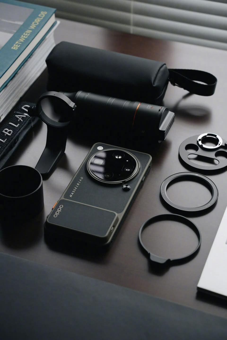 OPPO Find X9 Ultra Hasselblad Earth Explorer Master Set