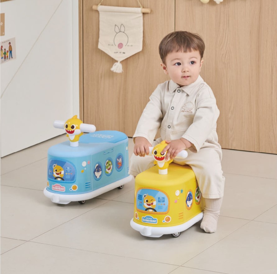 ⭐預計約3月中寄出⭐鯊魚寶寶 3D巴士造型音樂滑步車_PF761