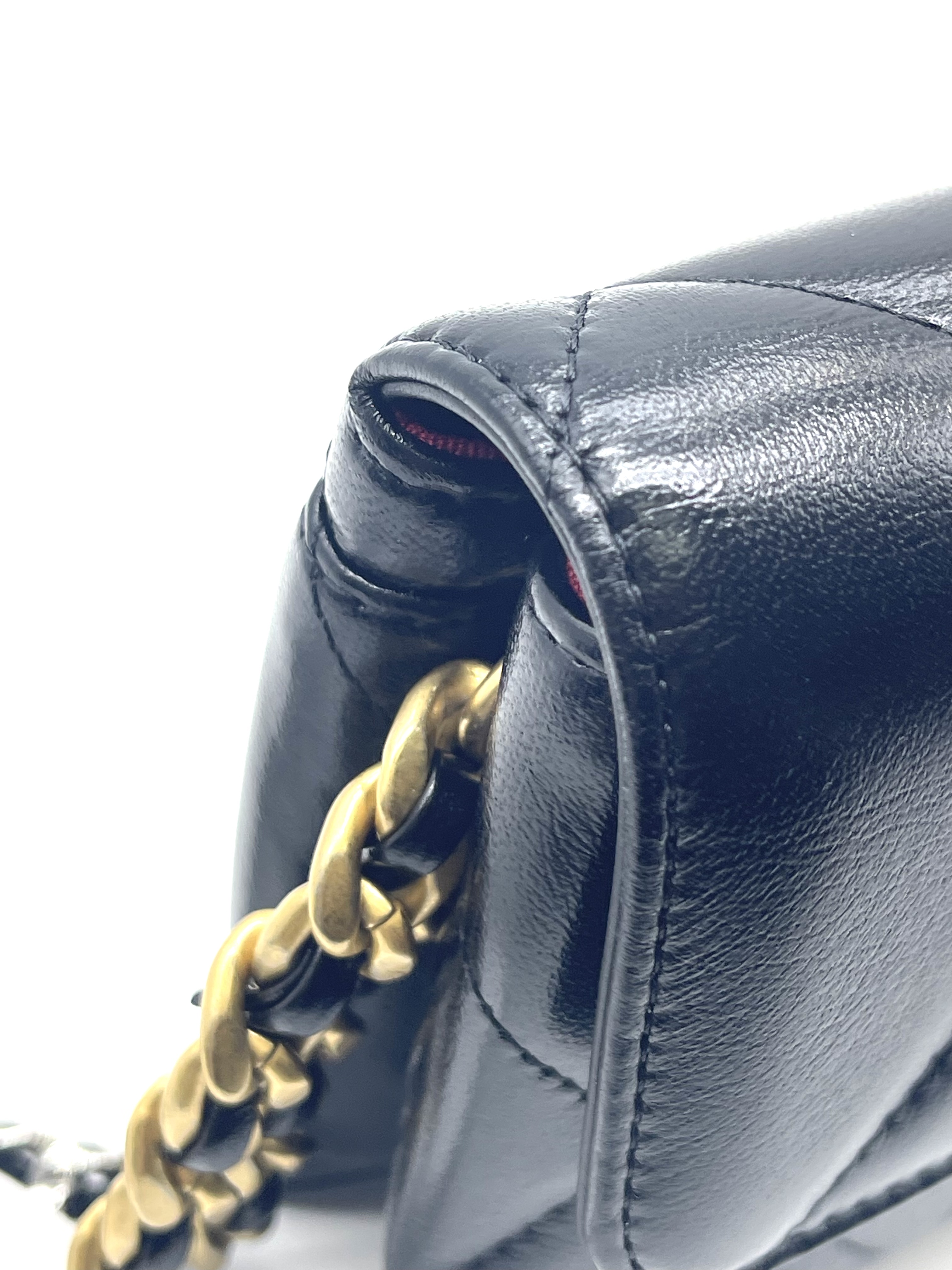 Pre-Owned Chanel Black CC 19 Quilted Chain Wristlet Clutch / Product Code: 26041204