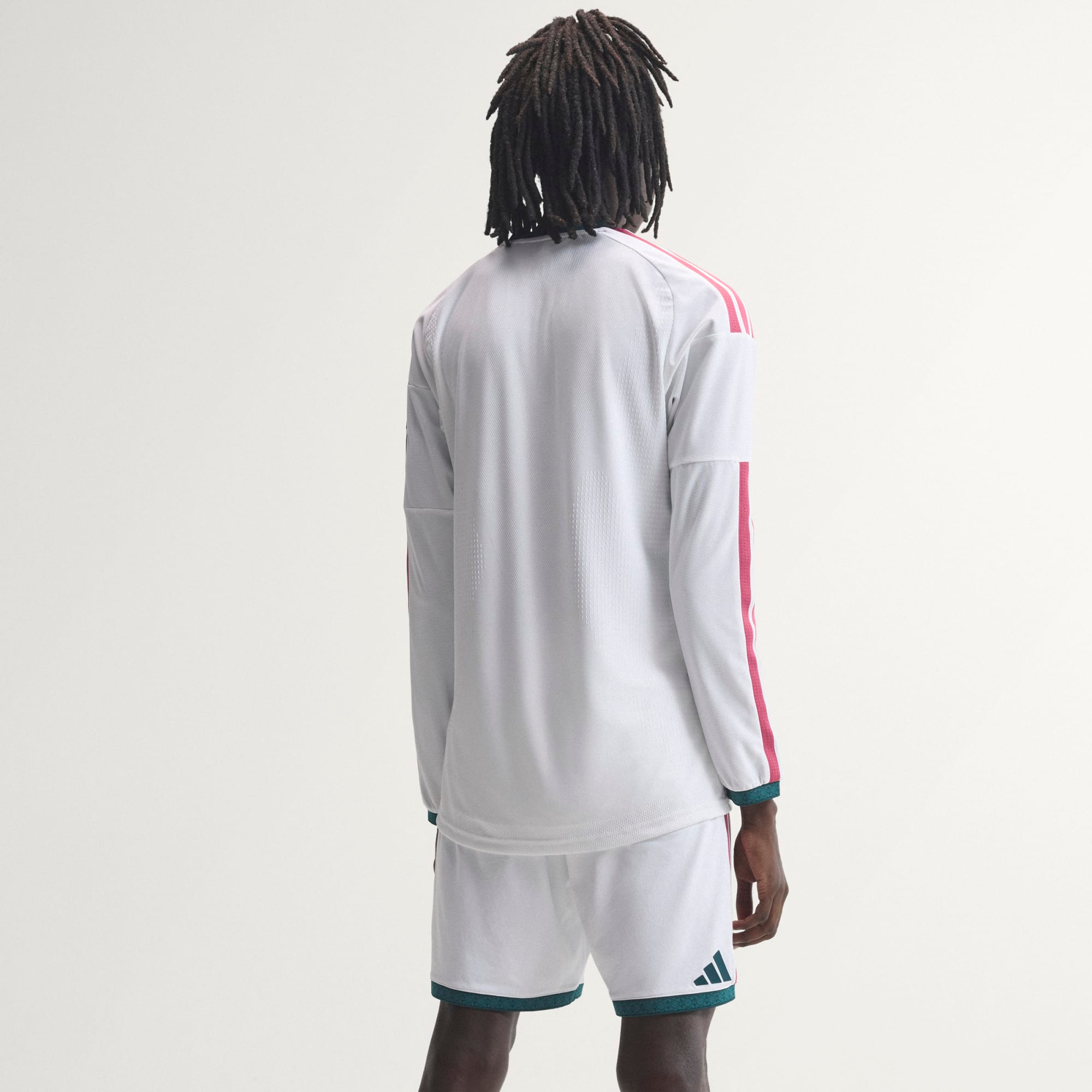 👑💎好比皇冠上鑽石與珍珠 Adidas Real Madrid 皇家馬德里 2026-27 主場長袖球員版球衣 (可加印字章) KC3943
