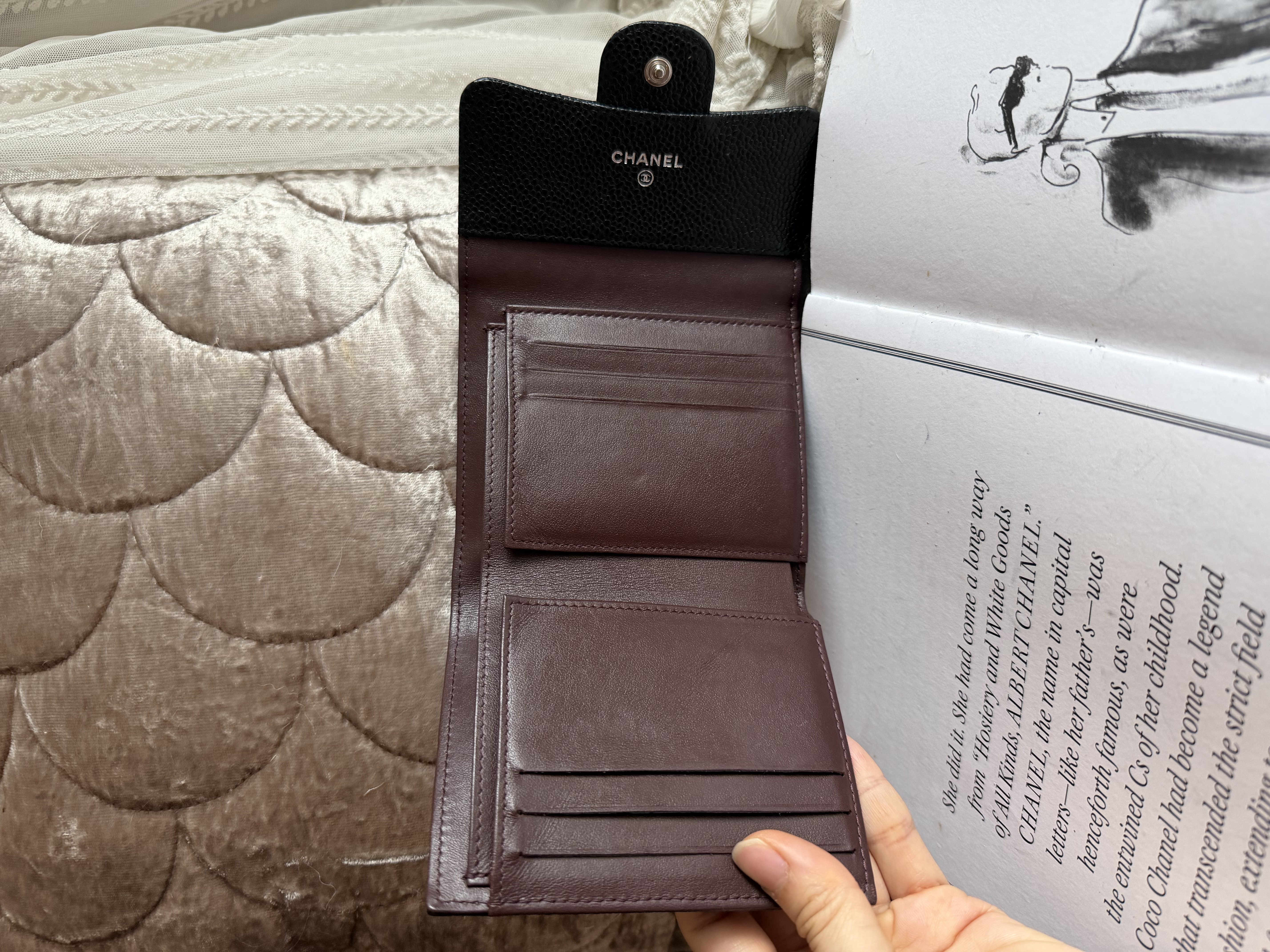 接近閑置 Chanel cc logo black caviar short wallet phw