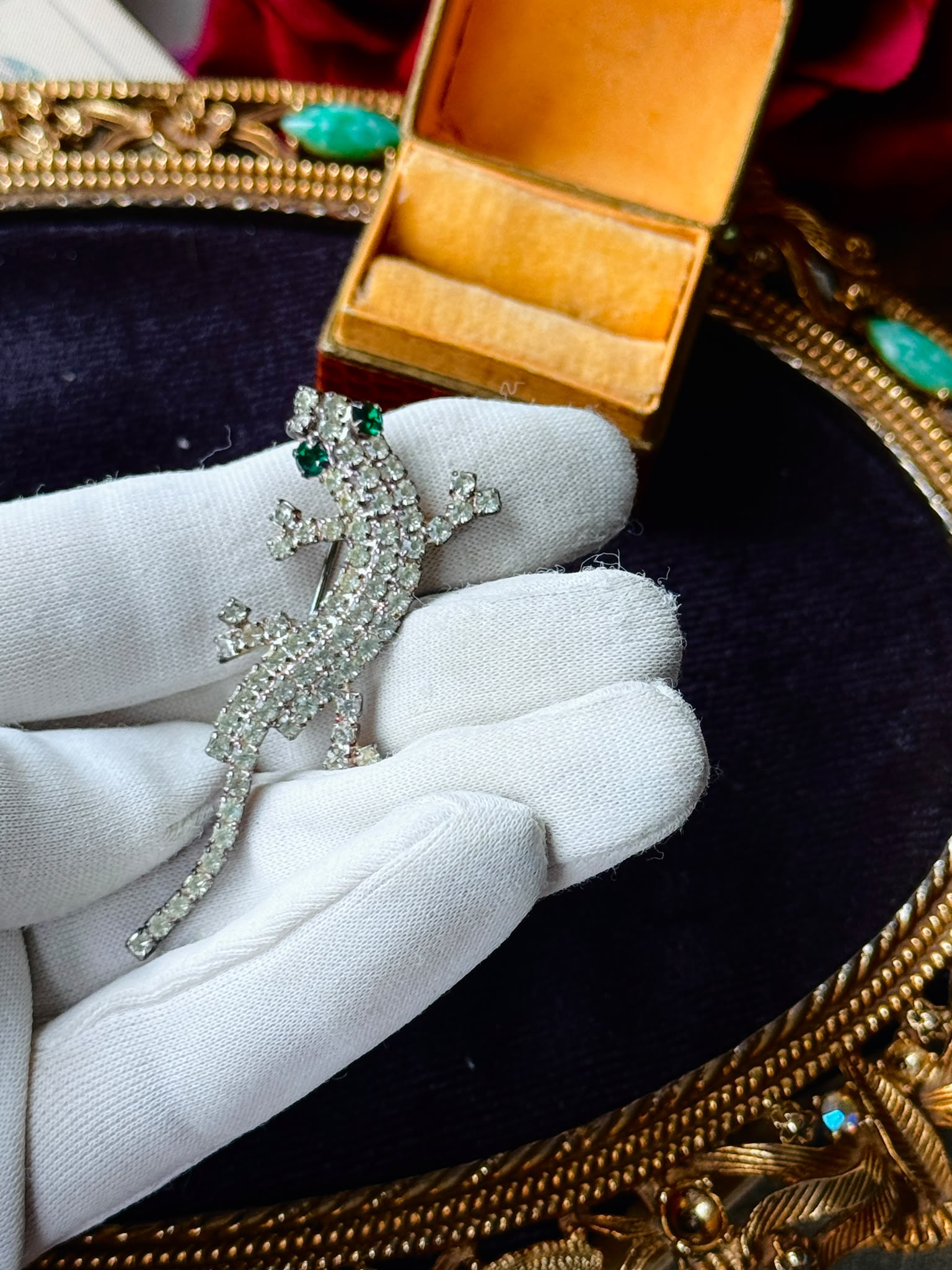 Vintage Sparkling Rhinestone Lizard Brooch (MT2610)