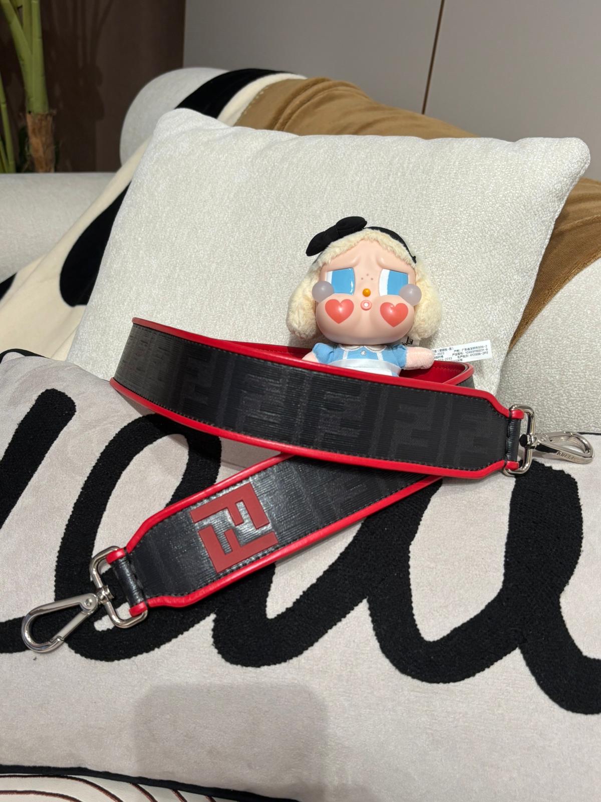 Fendi strap 手袋肩帶 100%Authentic,98%new  