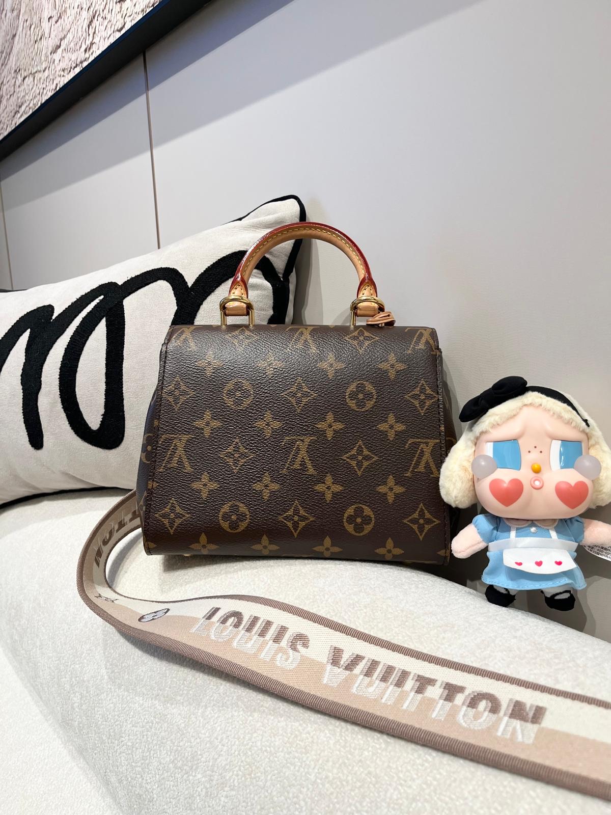 LV Cluny Mini Bag Monogram 100%Authentic, 98%New ✅Key Lock✅Dust bag 
