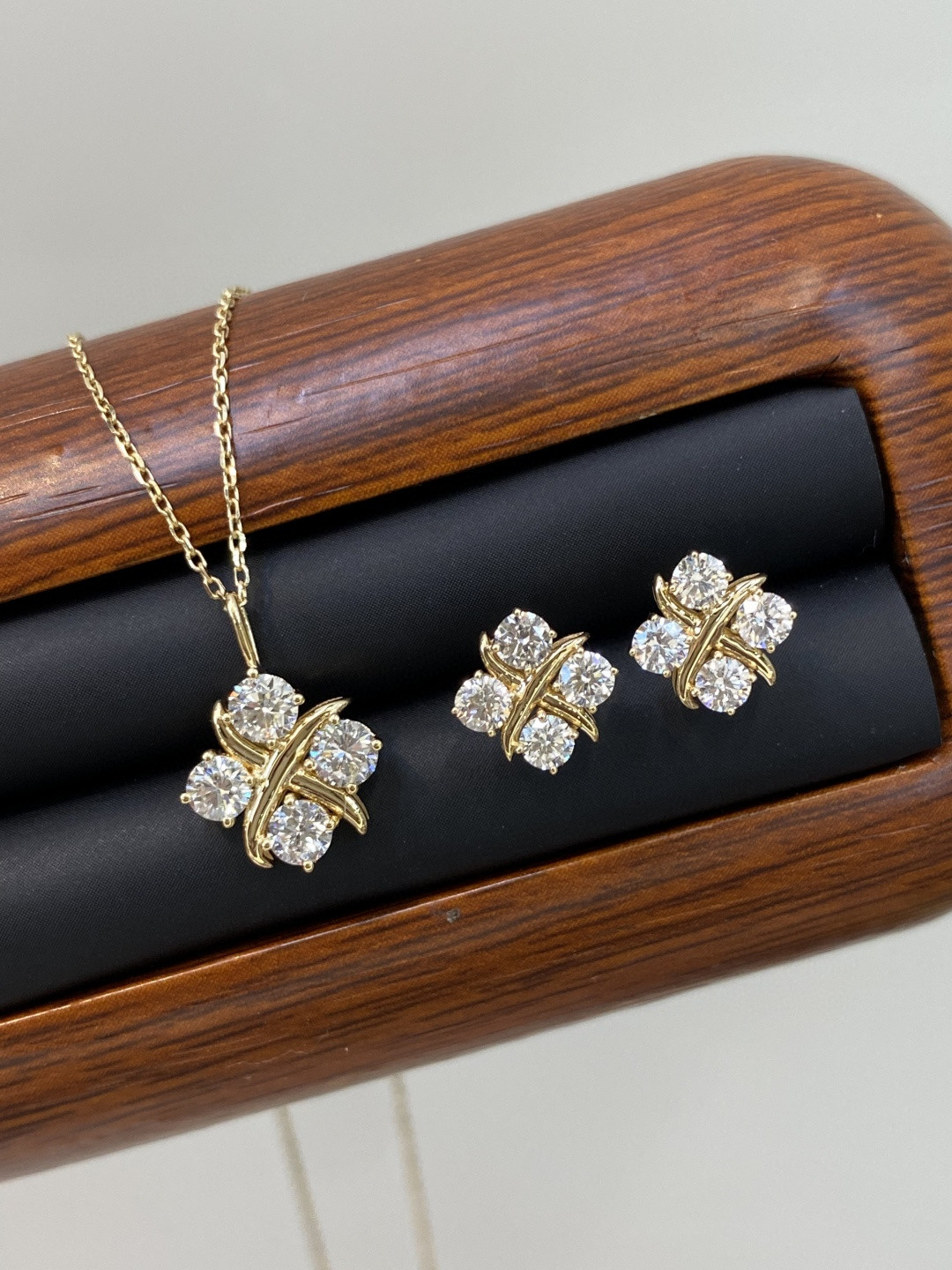18K Diamond Earrings 