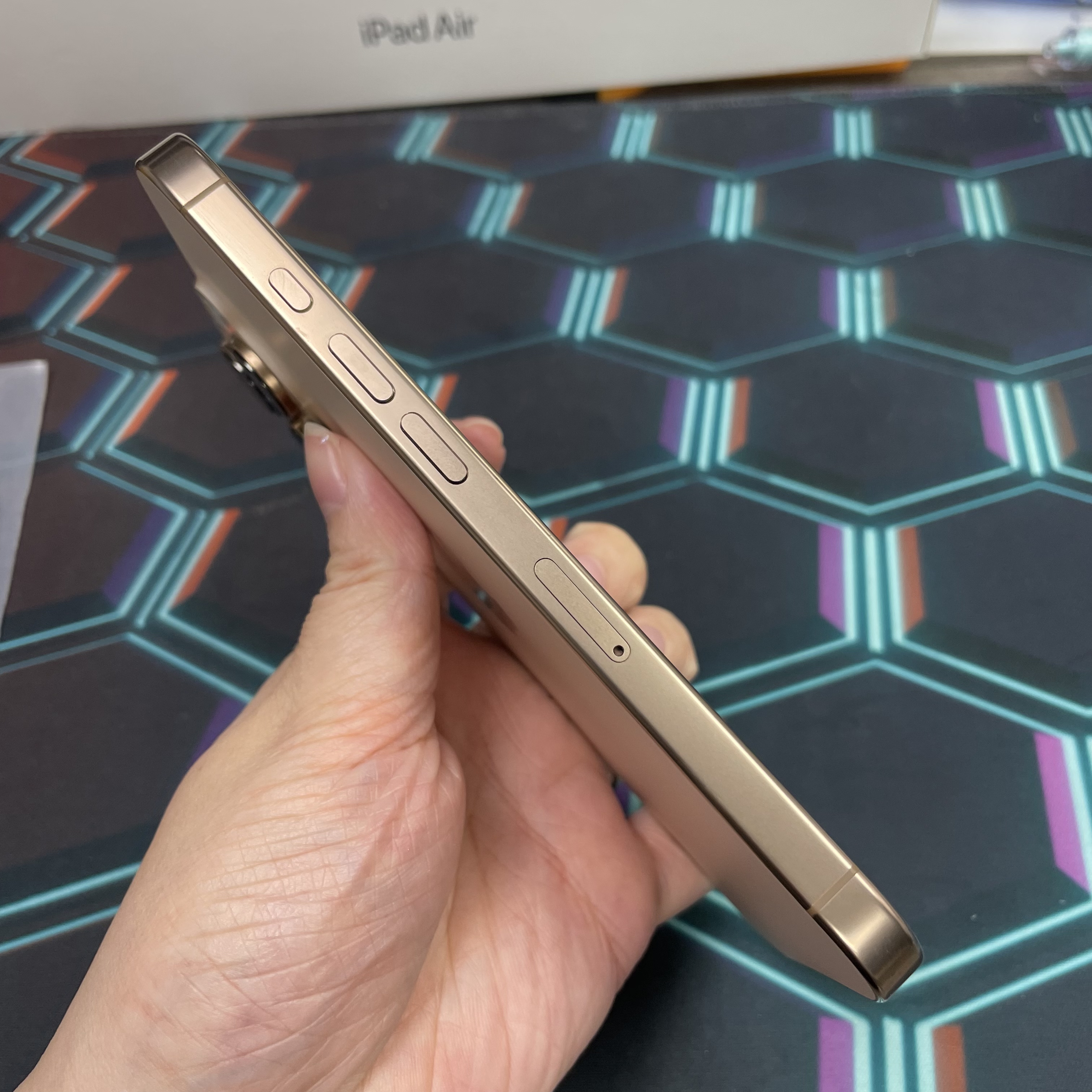 *8079 16 pro 完美機 256GB 電79 沙色 gold