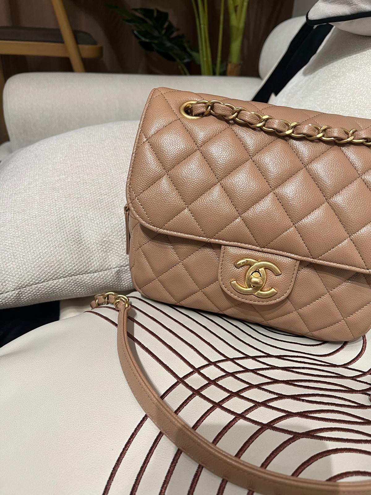 CHANEL Flap bag AS3546 shoulder bag beige 荔枝牛皮,晶片100%Authentic,98%new ✅Microchip ✅dust bag ✅BOX