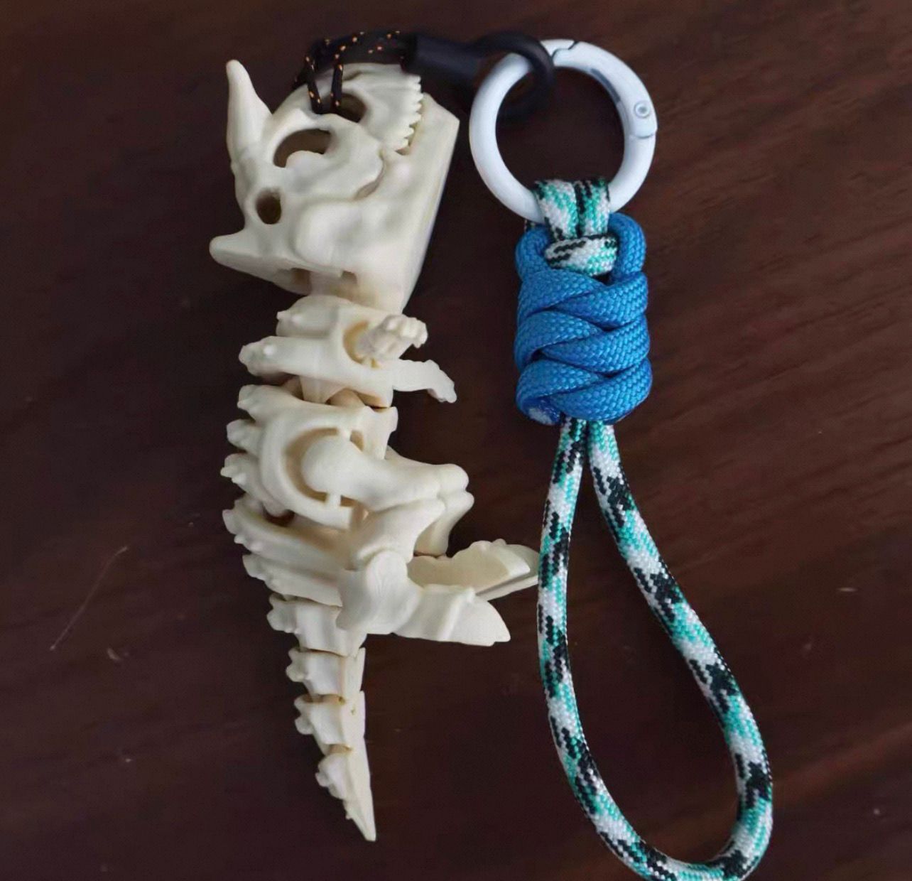 恐龍骨頭吊飾