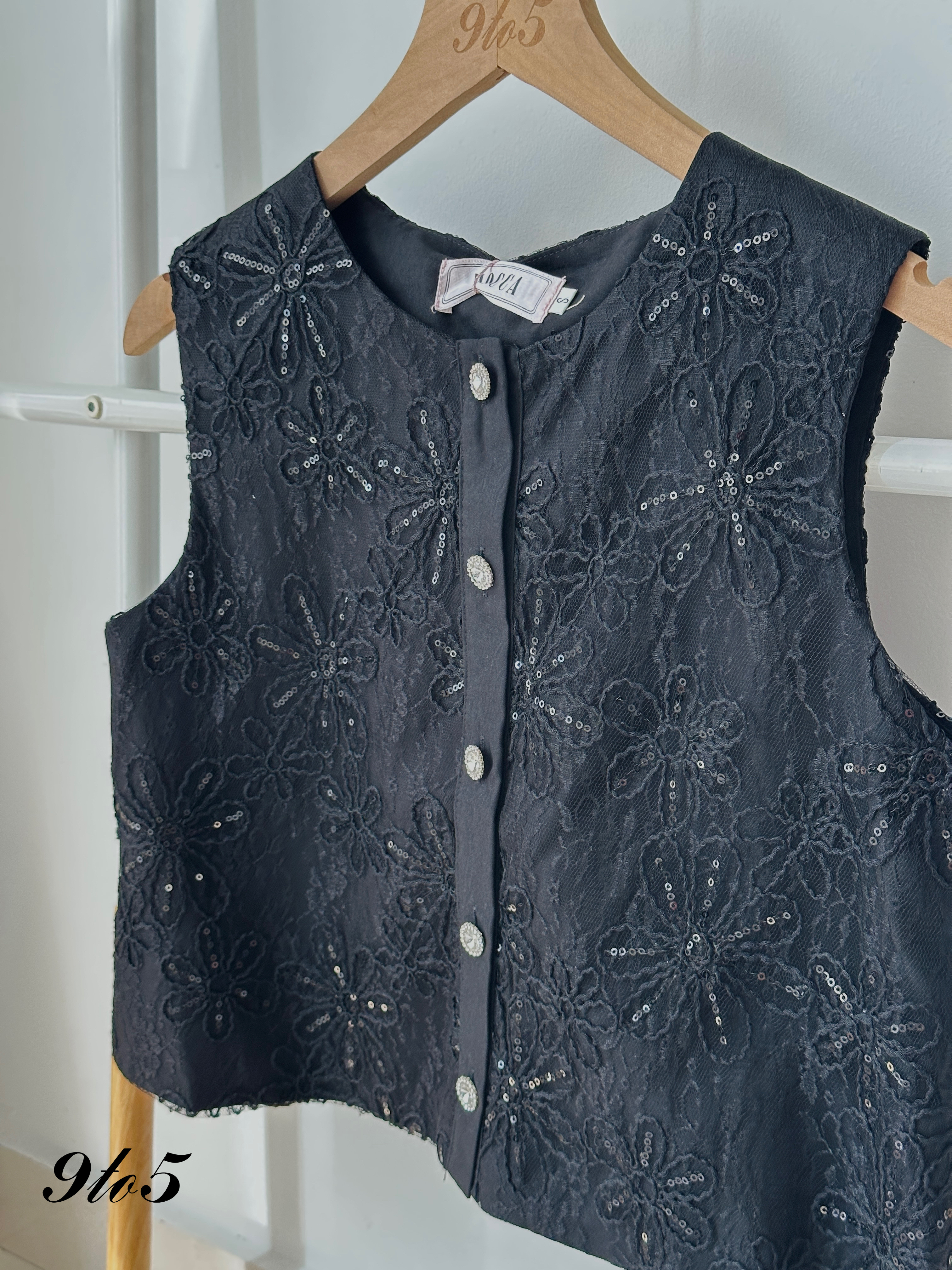 T3959 Sleeveless Floral Top - 3 Colors