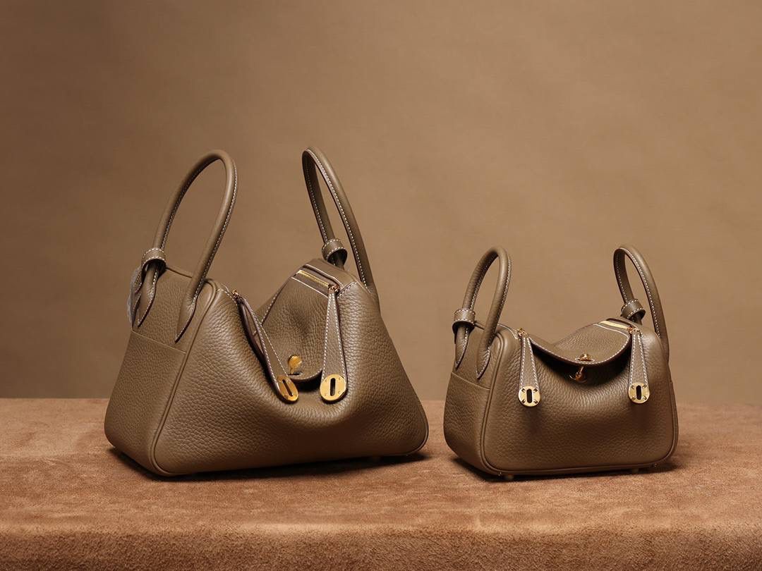 Hermes 爱马仕 LindyMini 19cm 、26cm大象灰金银扣 容量大小对比🆚 尺寸：19*12.5*9cm 尺寸：26*18*14 cm