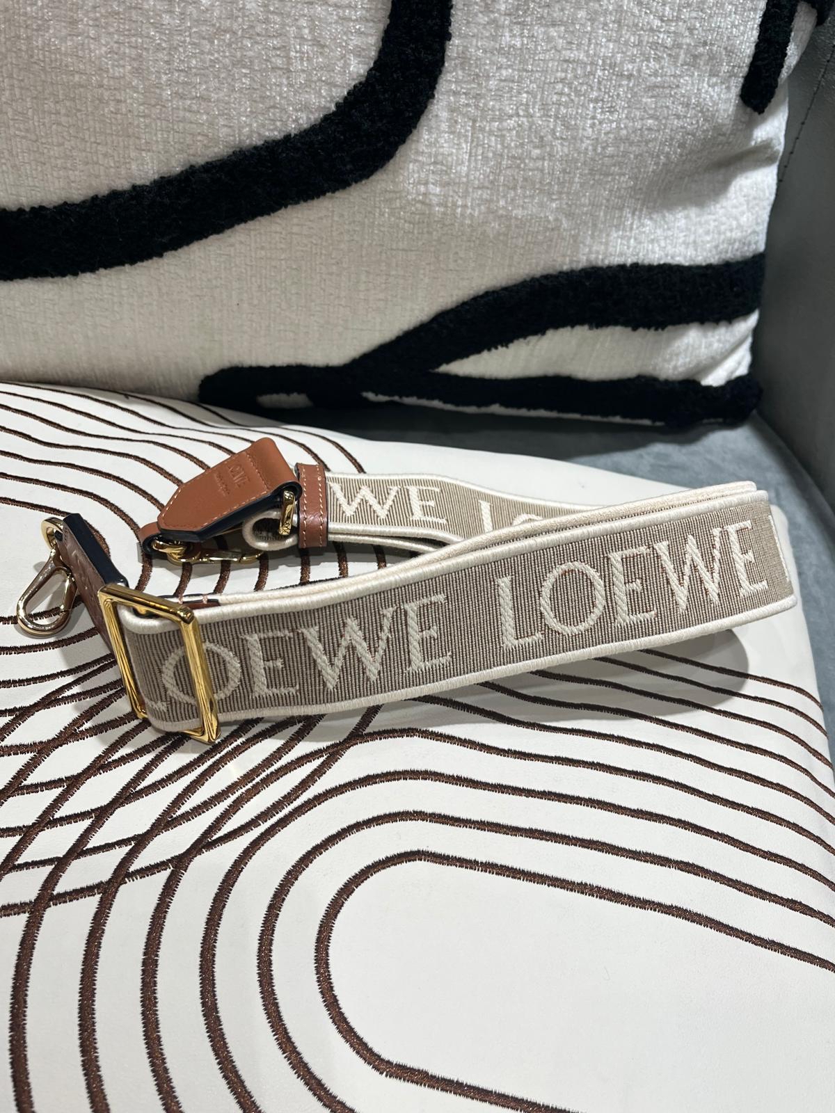 loewe strap anagram Tan 100%Authentic, 98%new ✅dust bag