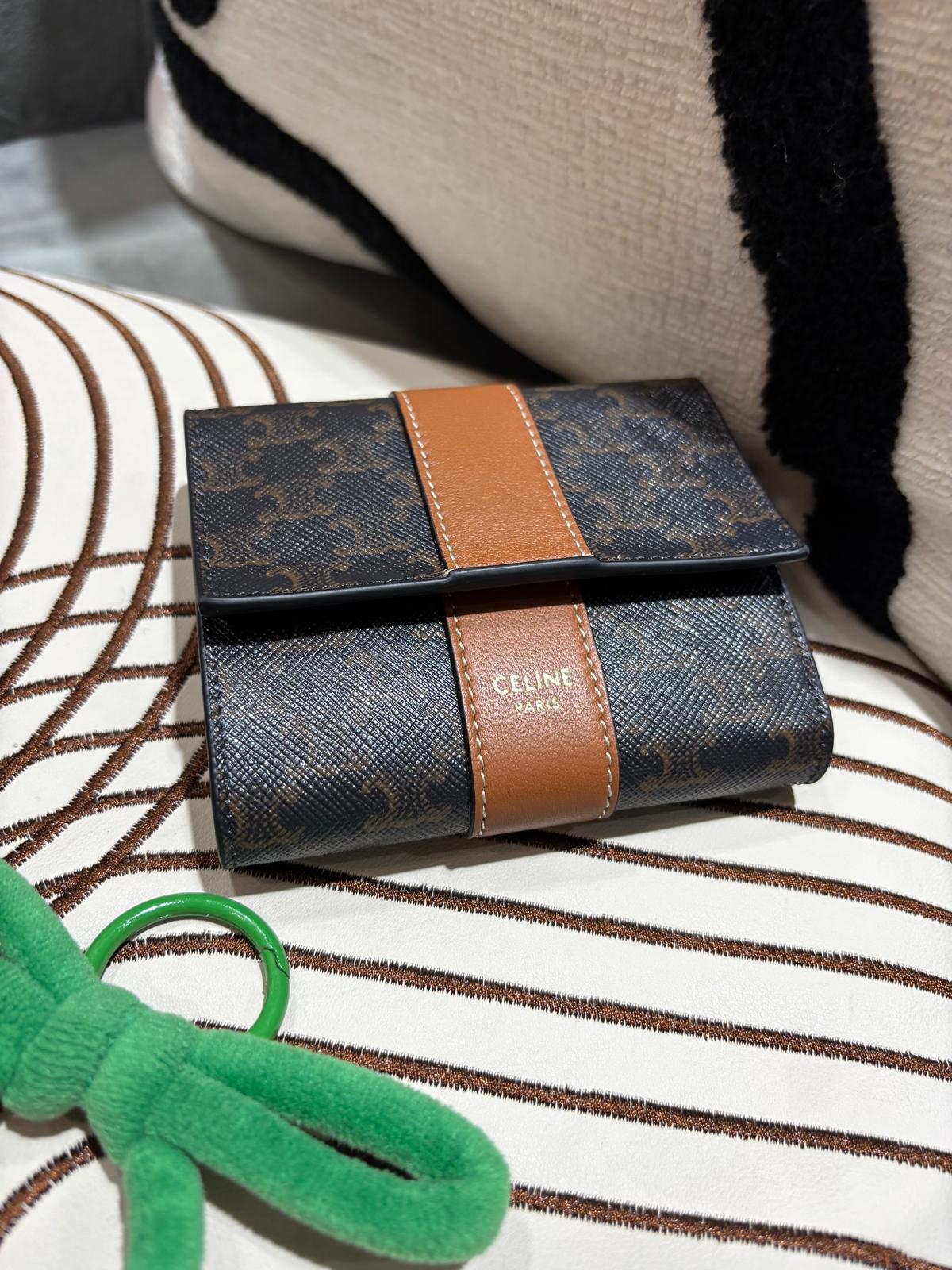 未使用品 Celine small triomphe canvas trifold wallet ,100%Authentic,   unused 未使用品✅dust bag  