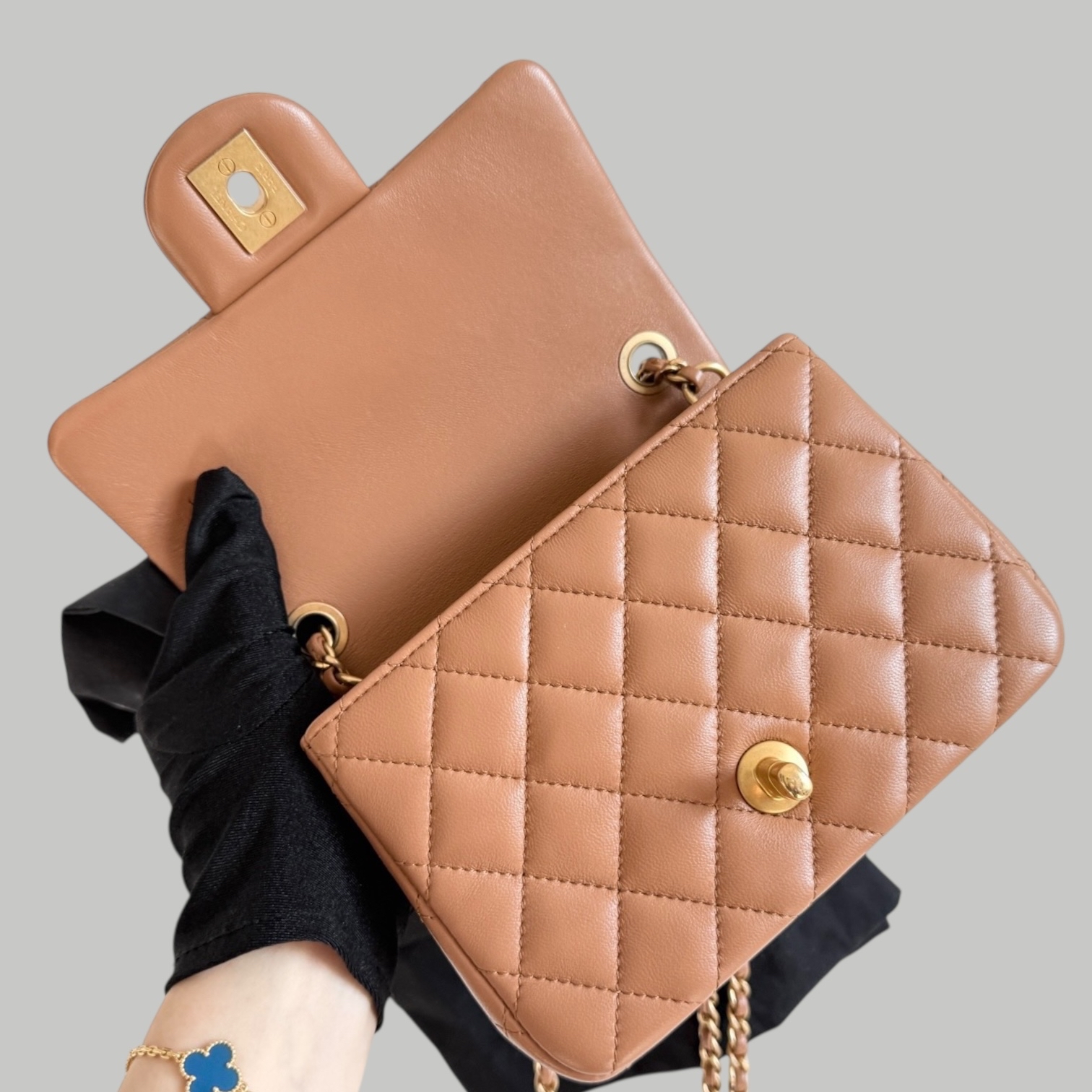 Chanel Lambskin焦糖啡金球