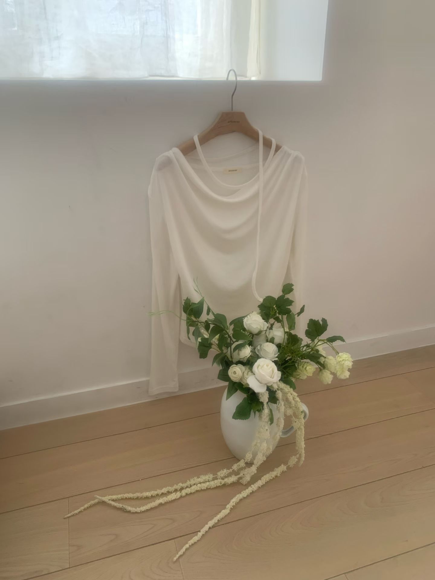  【甜美溫柔】顯瘦垂領綁帶薄款上衣