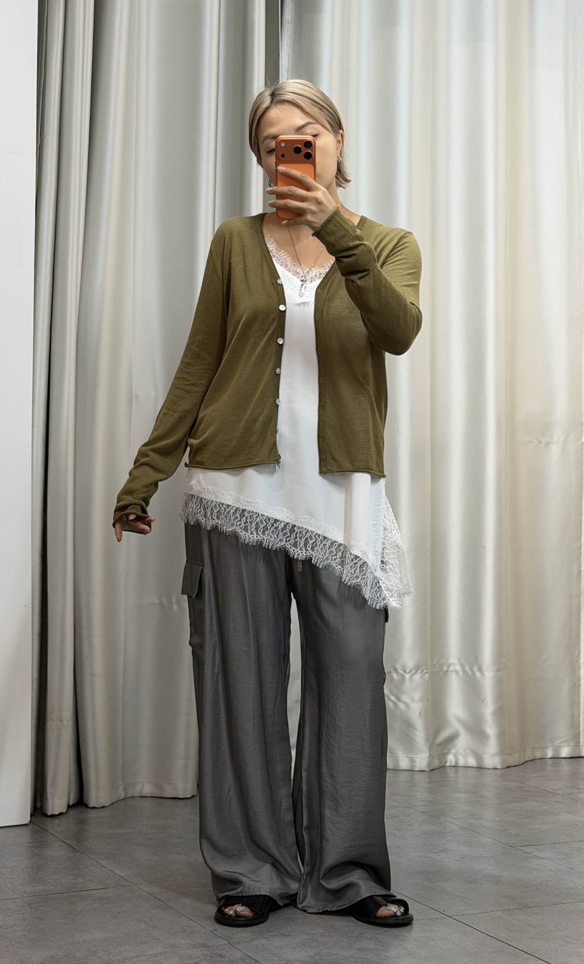 簡約V領薄款針織Cardigan