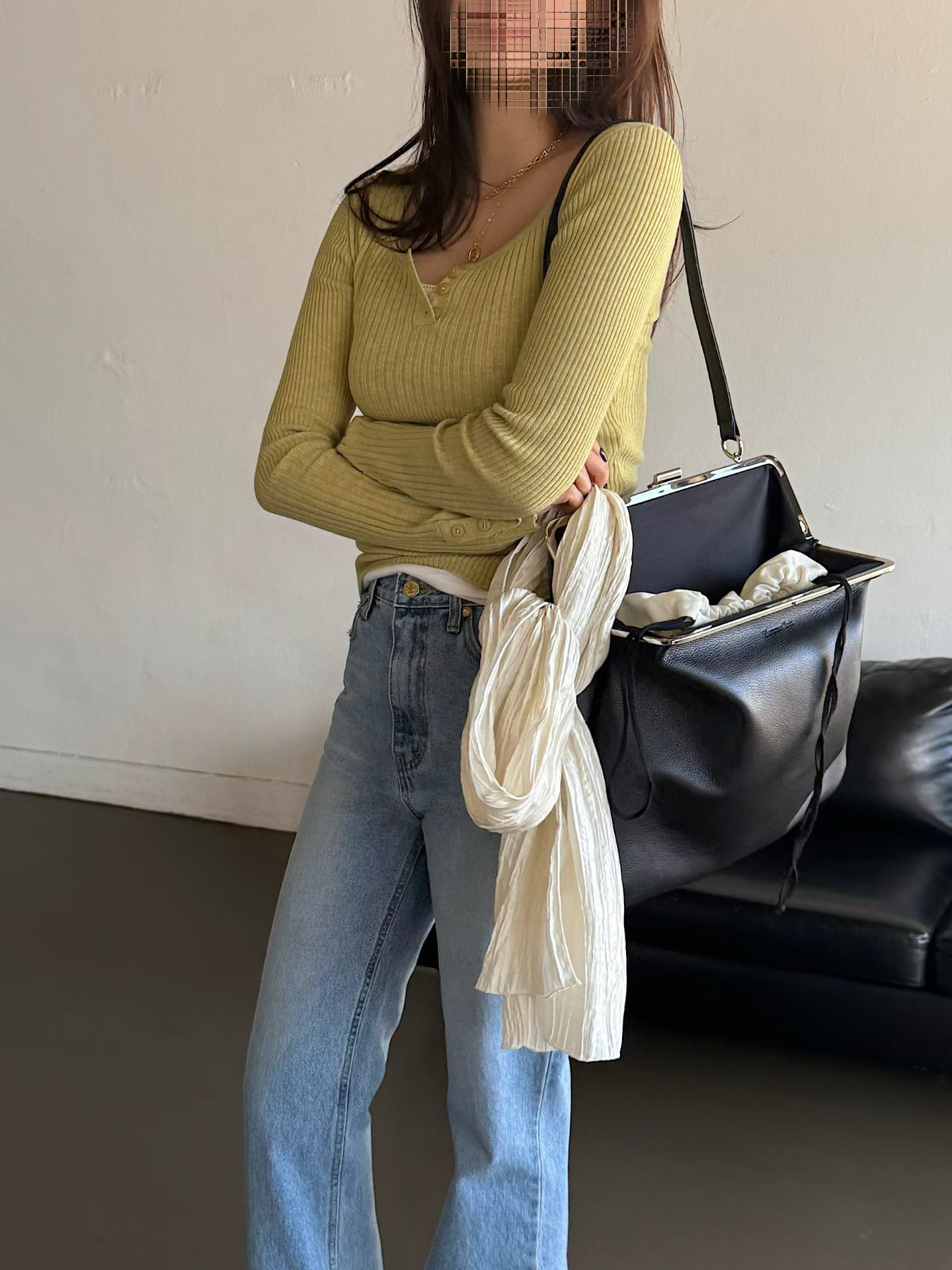 Elegant U neck knit top