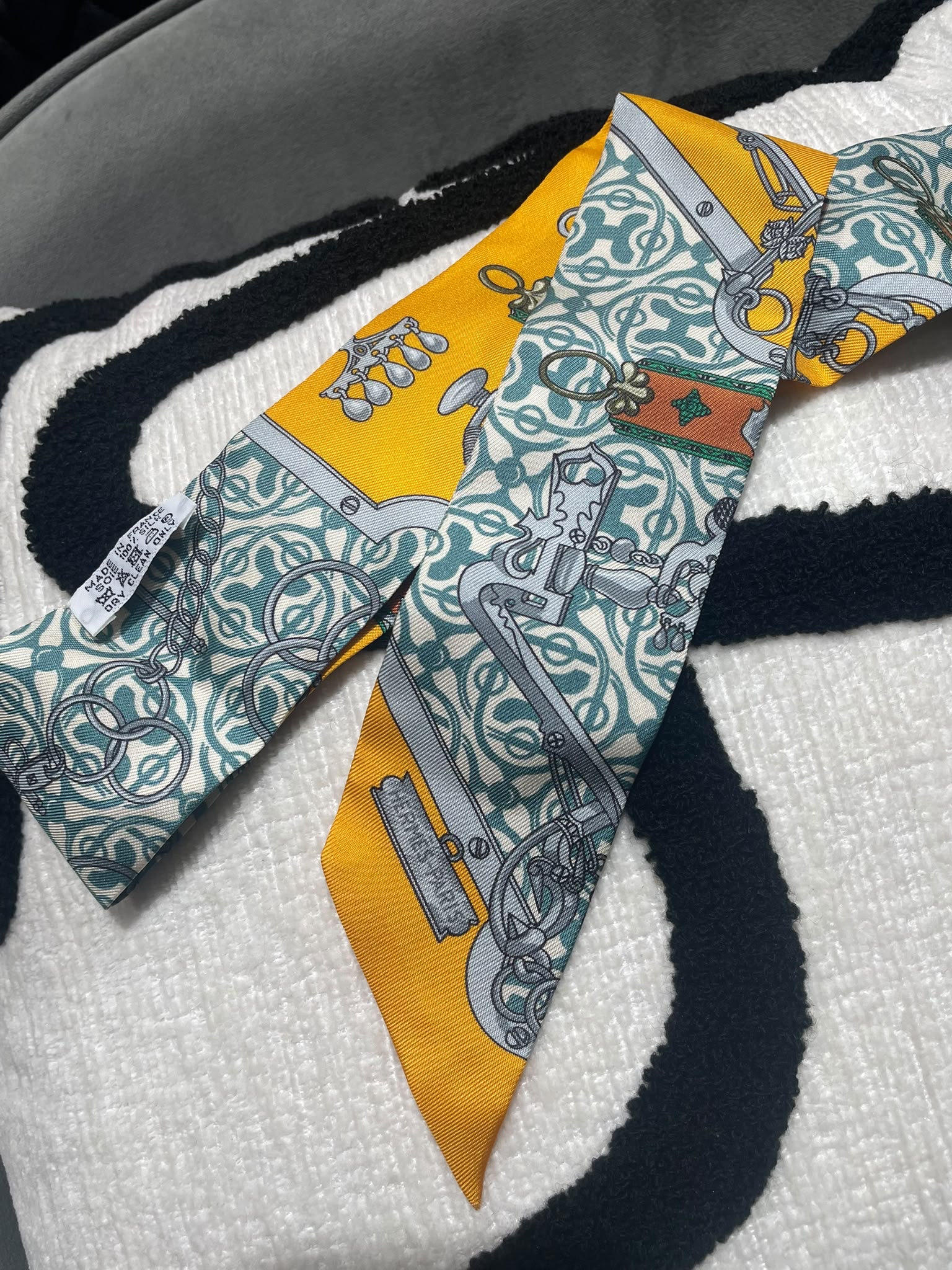 Hermes Twilly 100%silk 100%Authentic, 99%New unused