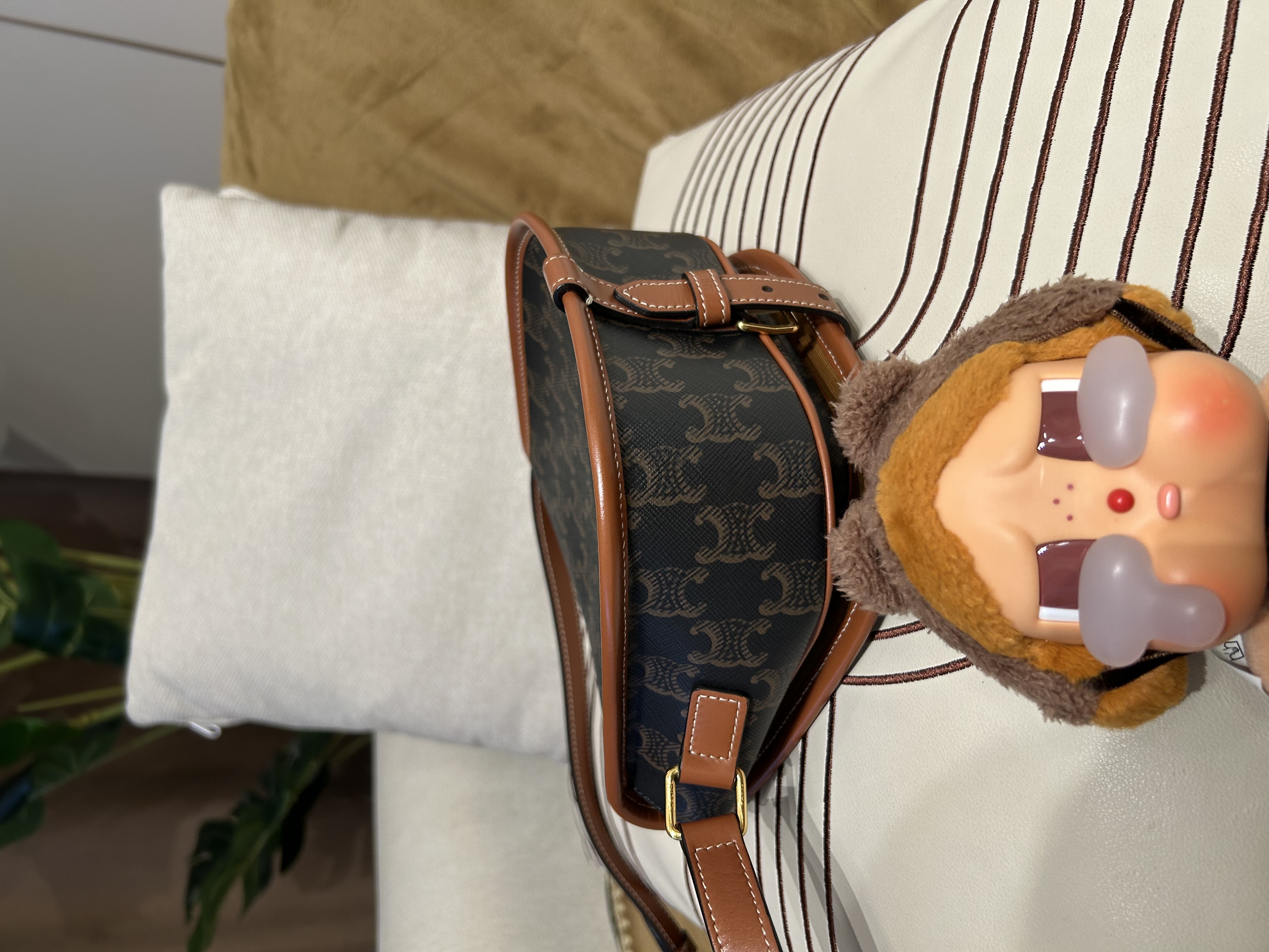 CELINE FOLCO medium 100%Authentic,98%new✅dust bag