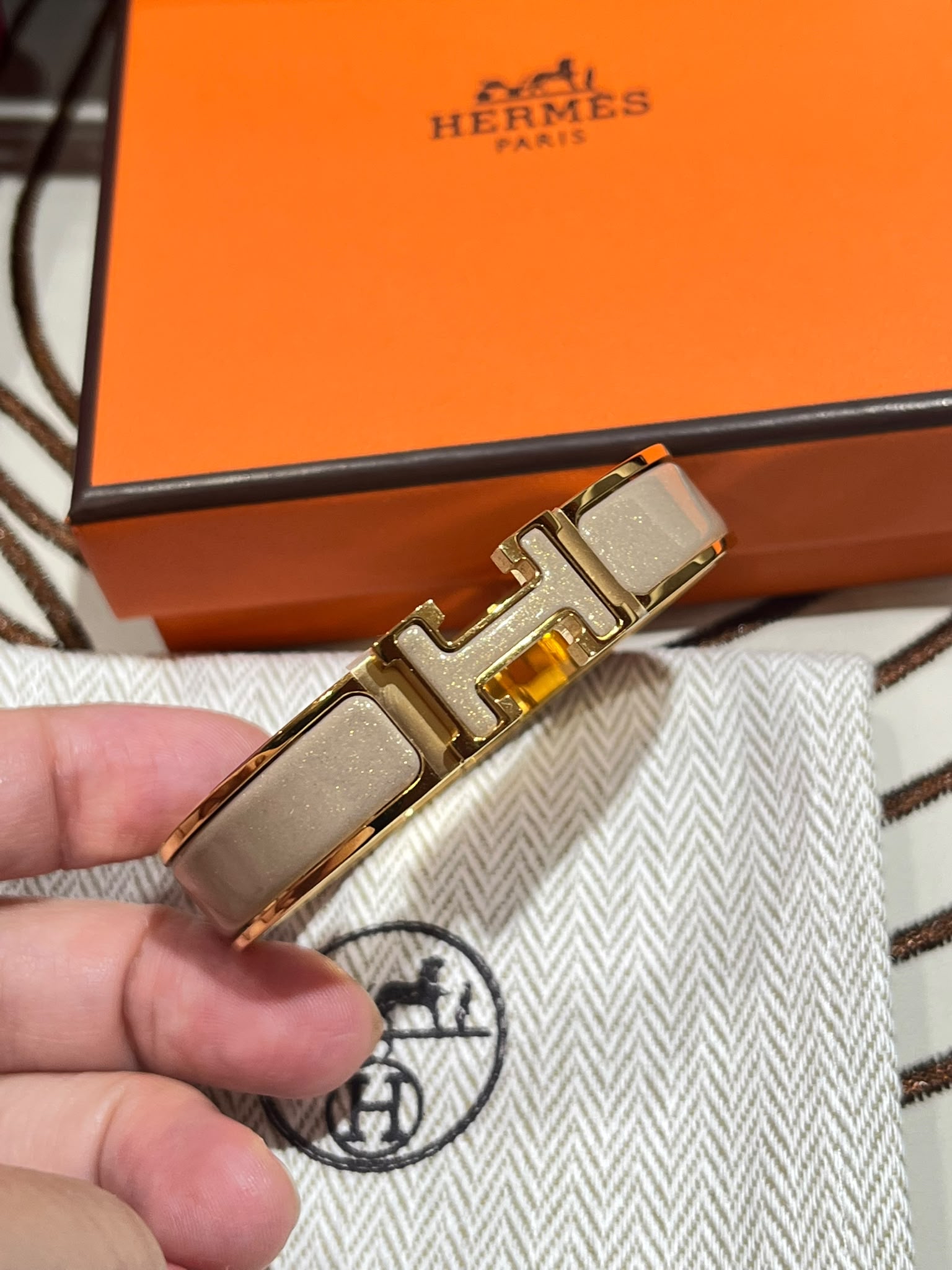 全新 Hermes clic h bracelet pm MARRON QLACE 100%Authentic, Brand New 全新貨品 4680