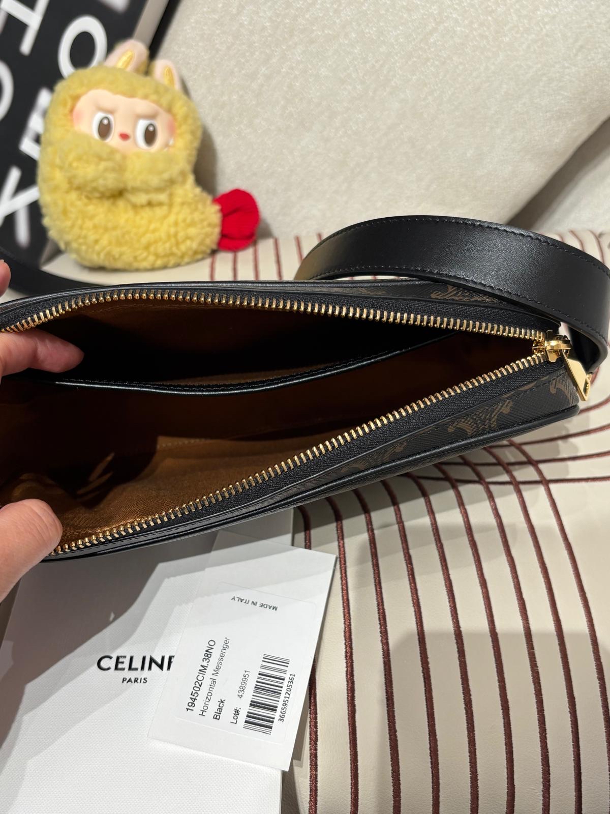  全新 CELINE標誌印花中號郵差包crossbody bag 100%Authentic , 全新未使用品 ✅專門店收據✅booklet✅dust bag