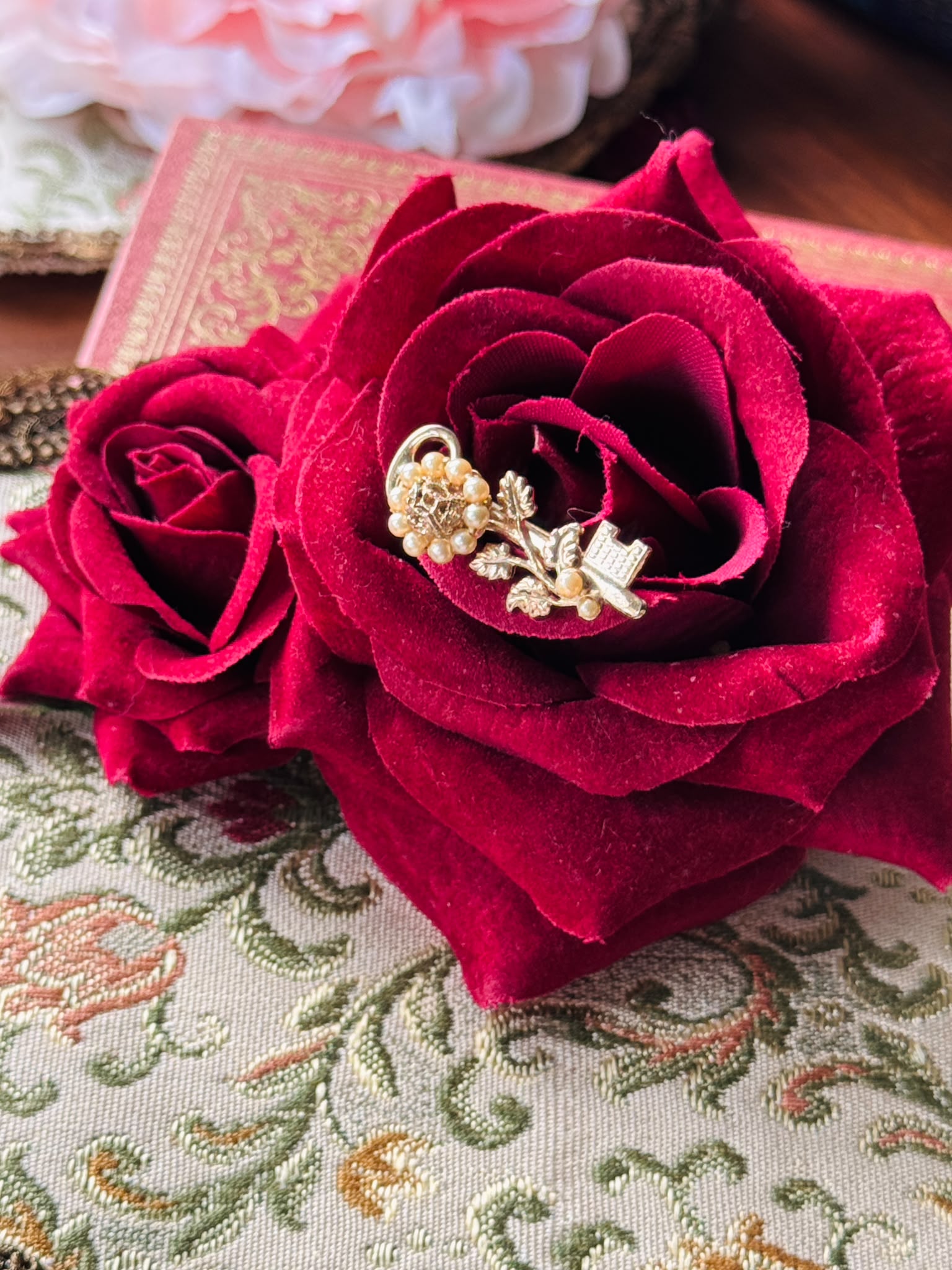 Vintage C.a. 1960s Romantic Rose Key Brooch/Dainty Brooch(MT2636)