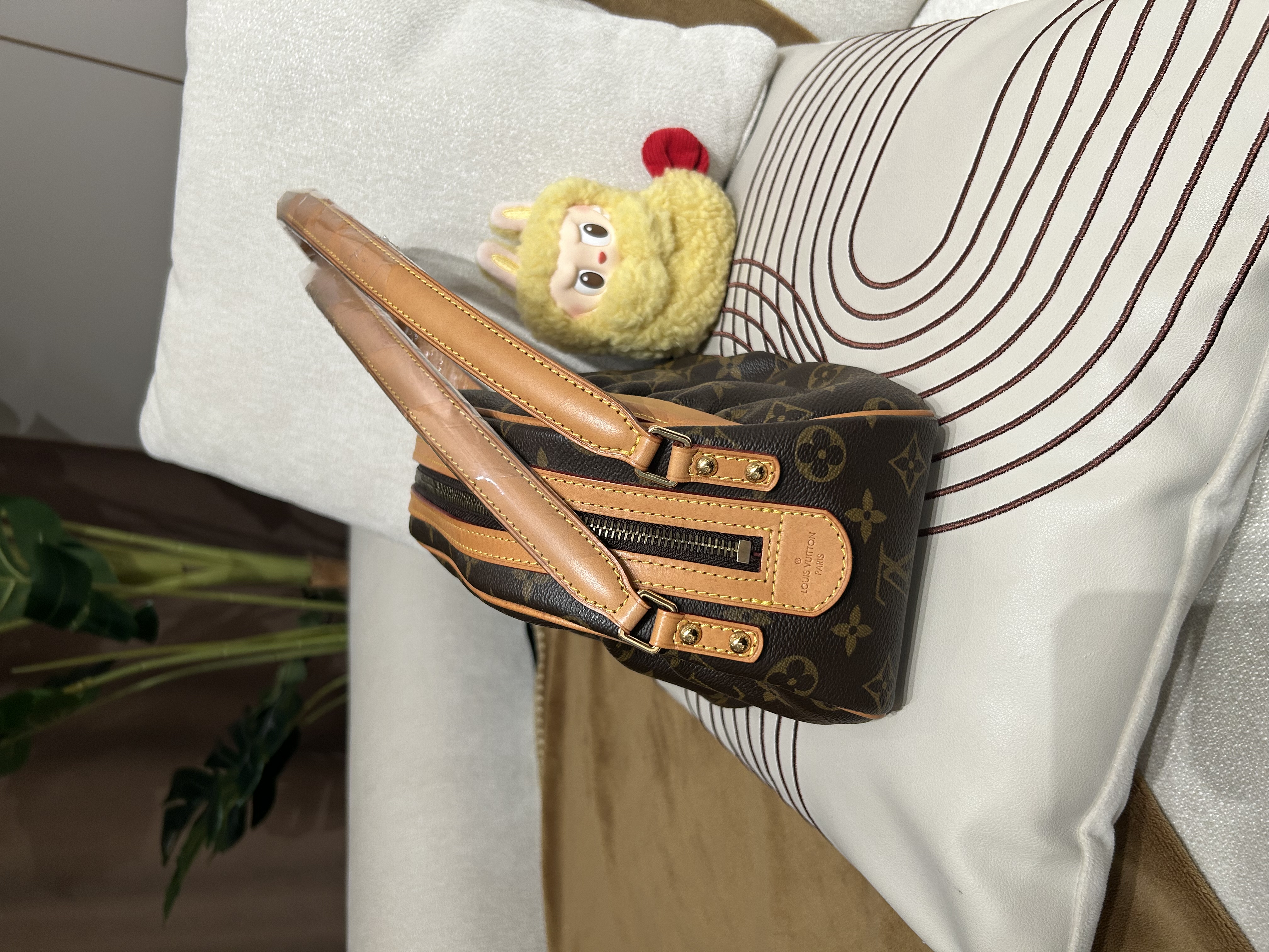 LV Klara Monogram Shoulder Bag 100%Authentic, 98%New ✅Dust bag