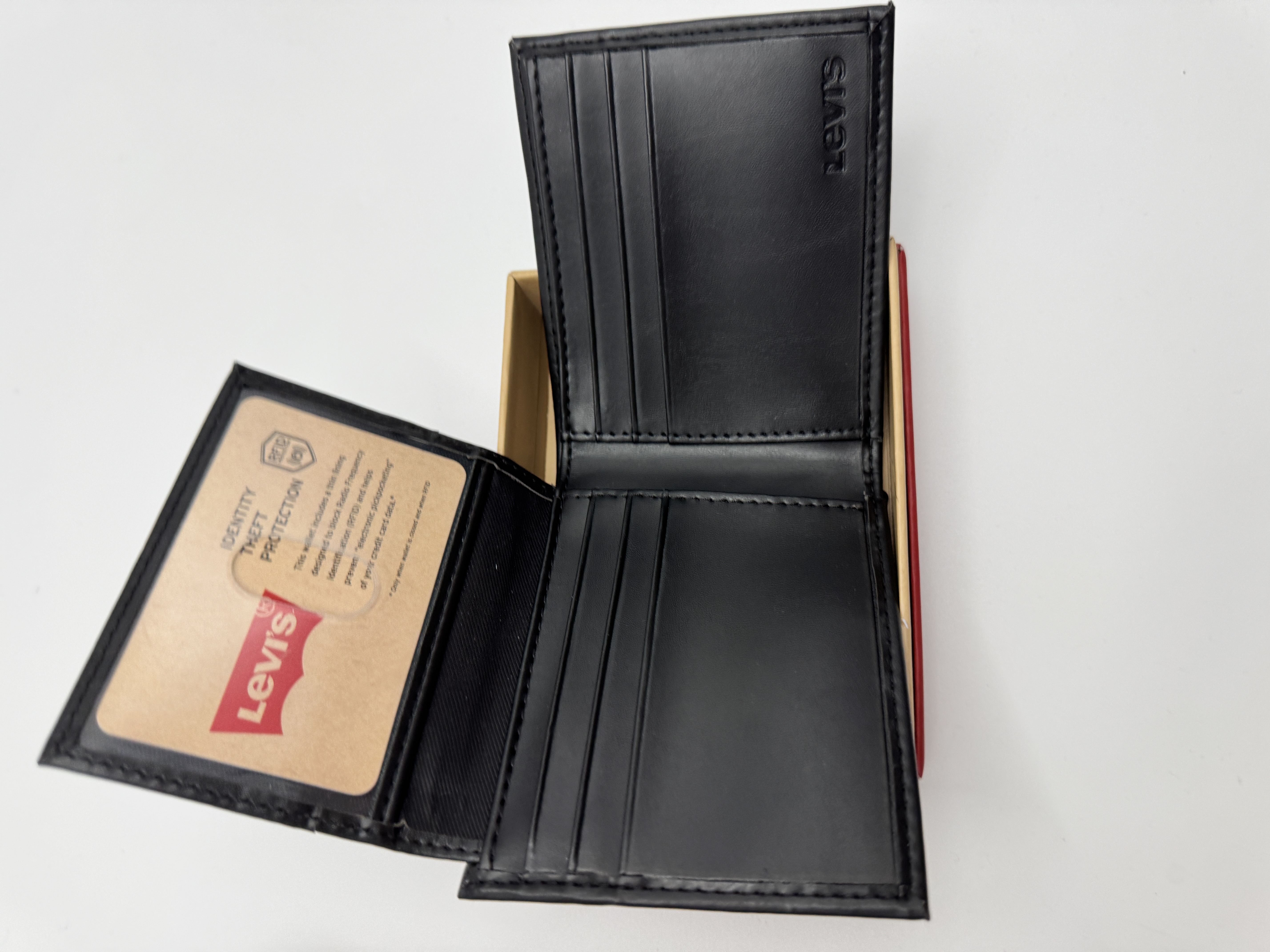 Levi’s黑色皮銀包 (香港現貨)