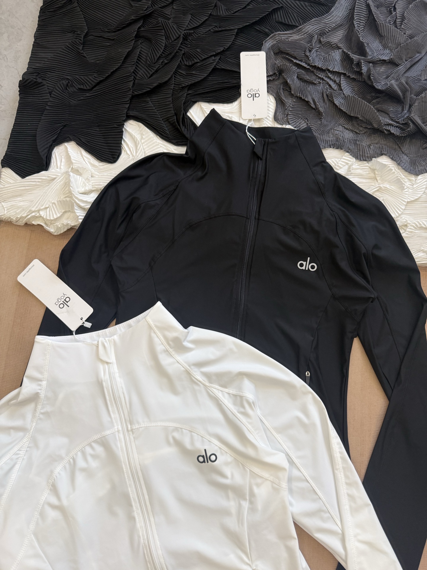 $210件。Alo Yoga 女士立領冰感防曬皮膚衣（小蠻腰版型）