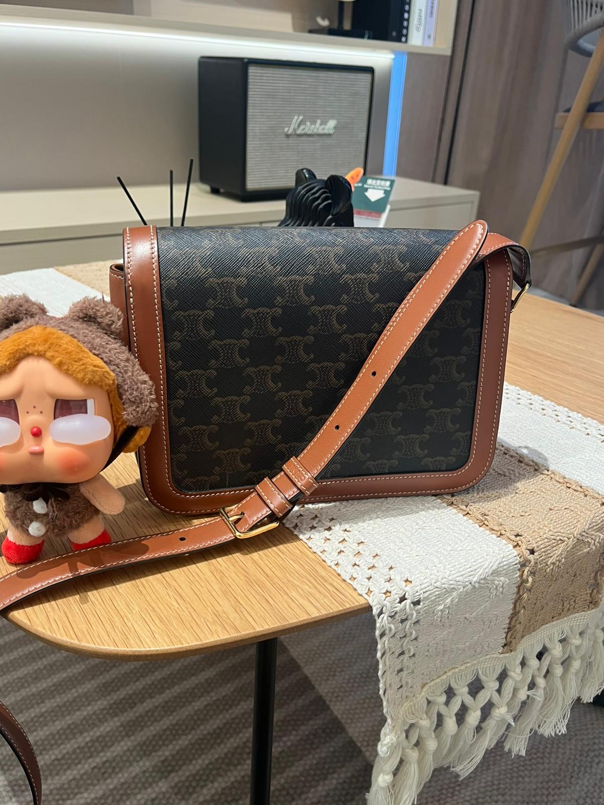 Celine Triomphe 凱旋門 box medium flap 100%Authentic ,95%new ✅tap booklet ✅dust bag