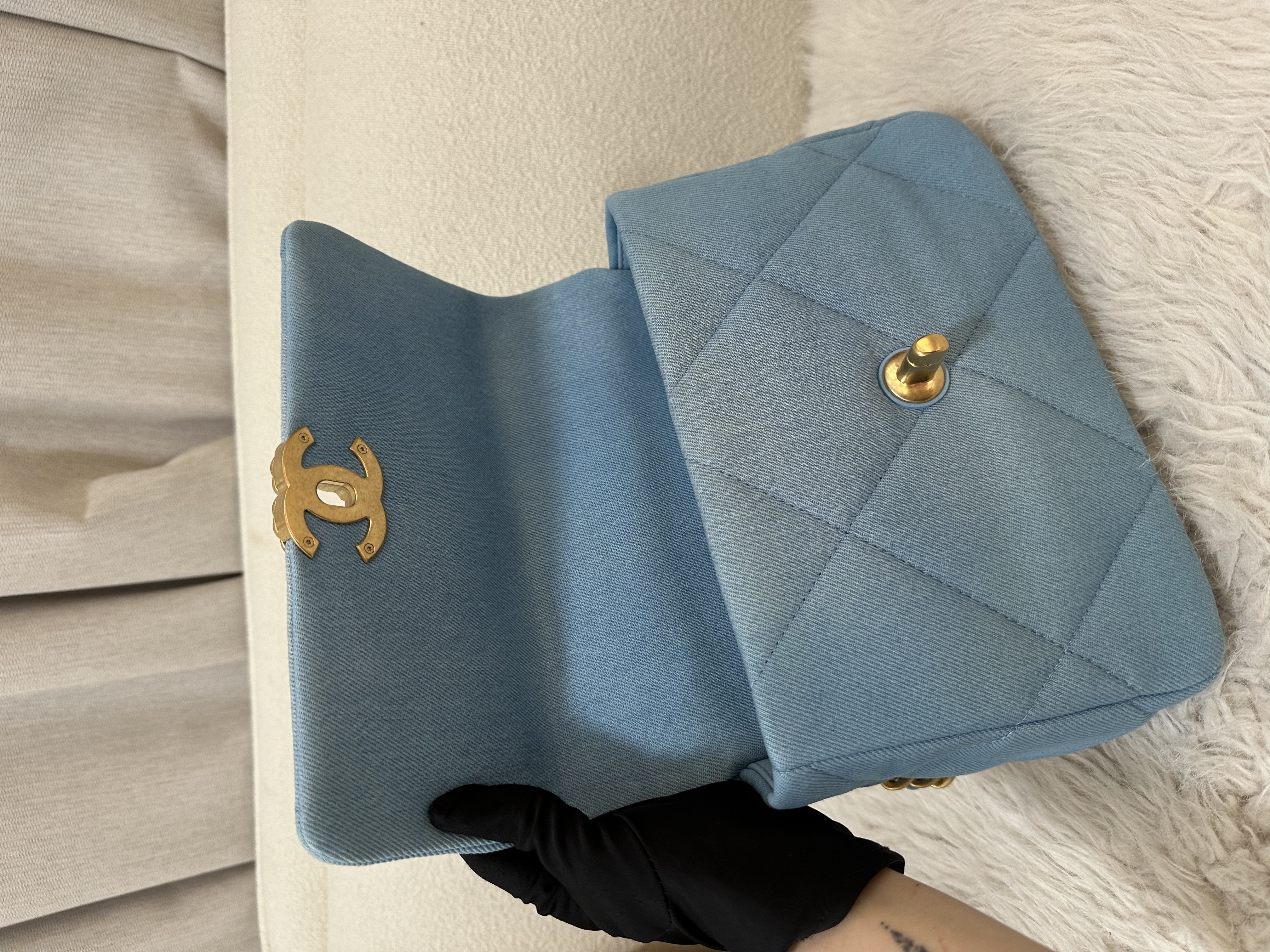 Pre-owned Chanel C19 Flag Bag/ Product Code: 26022126