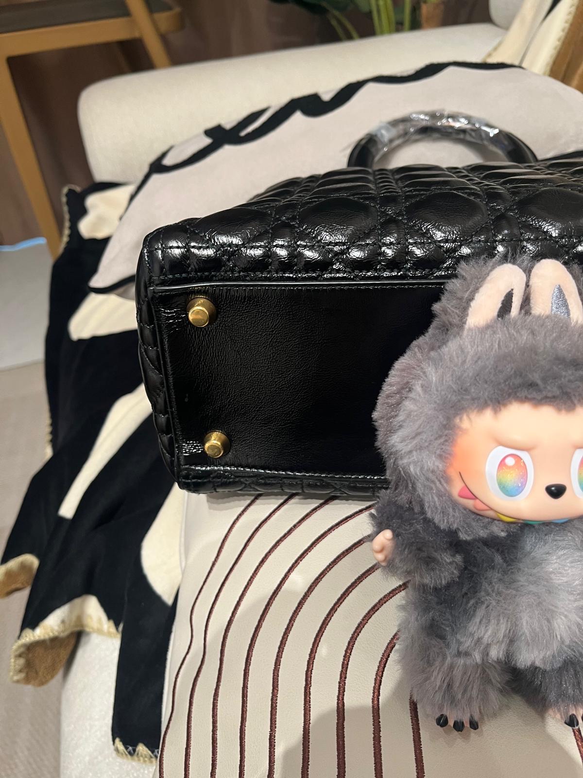 Dior lady dior large 黑色亮面牛皮 100%Authentic,，95%new ✅ certificate ✅盒