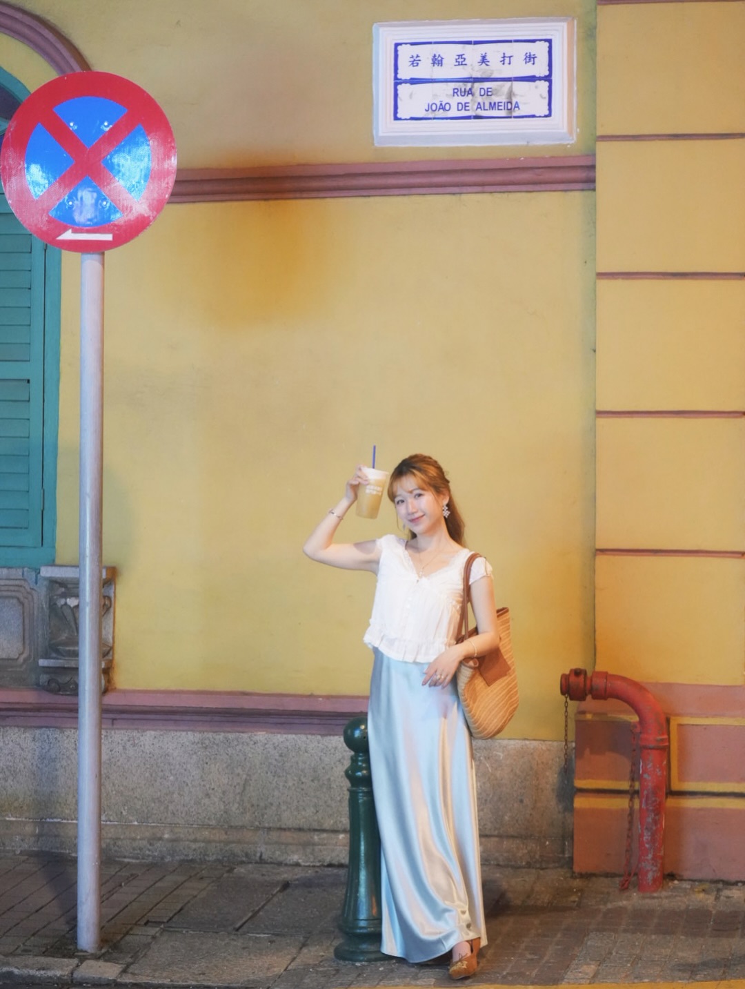 今季必備嘅緞面半截裙質