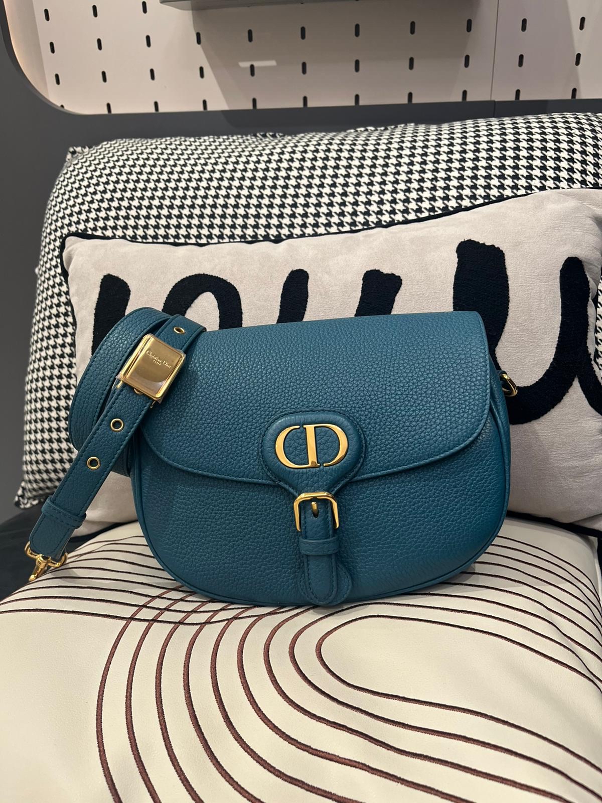 Dior Bobby medium 粒面牛皮金扣 100%Authentic ,99%new ✅證書✅可調節肩帶✅塵袋