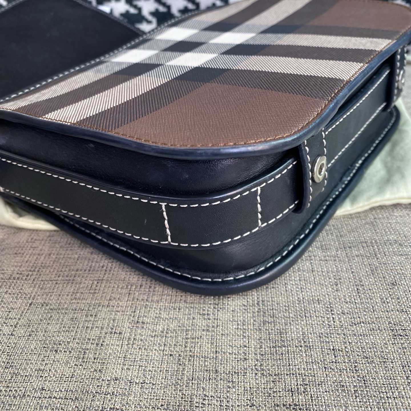 【預訂貨品】Burberry經典格紋郵差包 