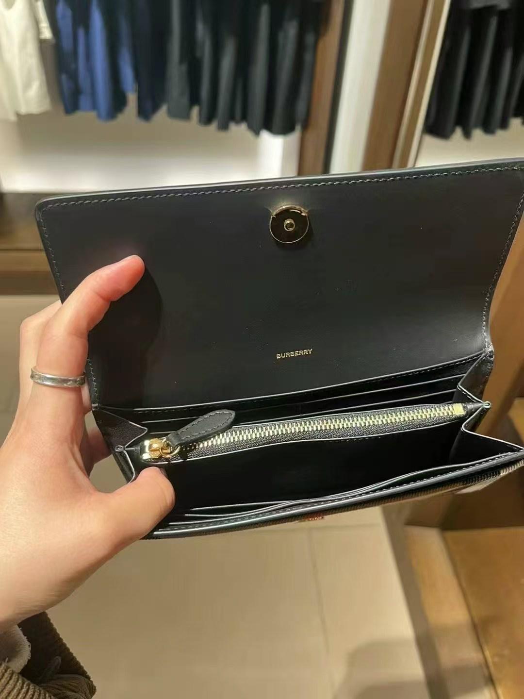 預購 Burberry🌈🌈折扣款 翻蓋長wallet Sale