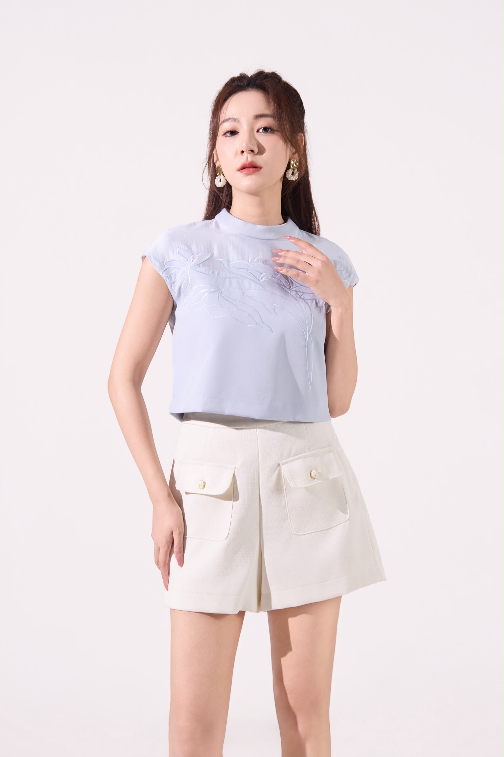 10141384 Embroidered Crop Top