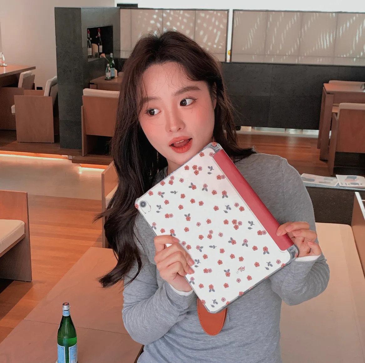 【FlowerBox VOL.42*RED*】透明磨砂書本式 iPad Case