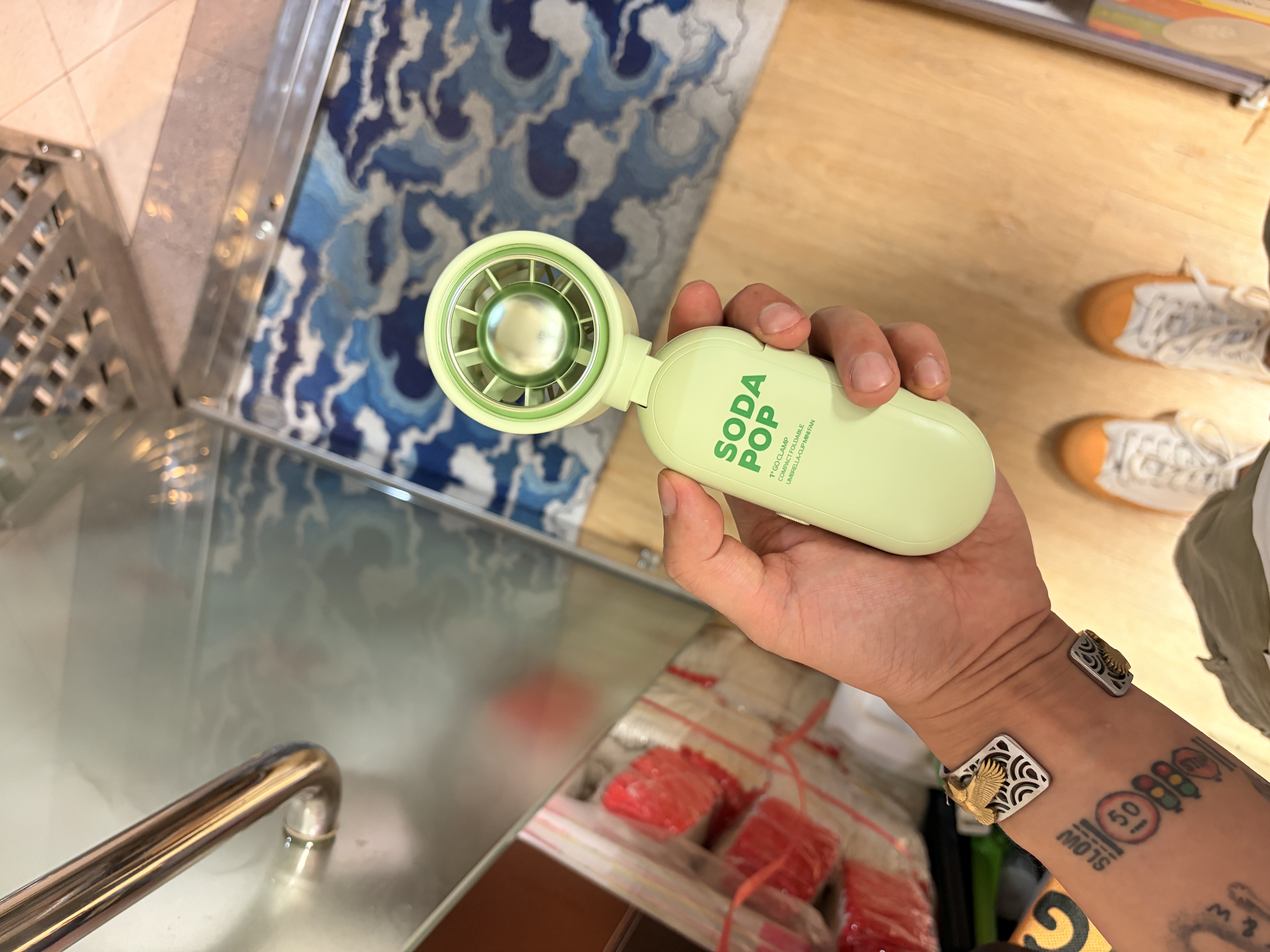 Momax 1°GO CLAMP Compact Foldable Umbrella-Clip Mini Fan