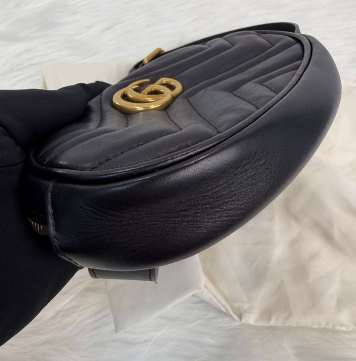 GUCCI古馳 GG Marmont 馬蒙黑色金標Logo 絎縫牛皮 單肩斜挎包胸包腰包 常規 女款