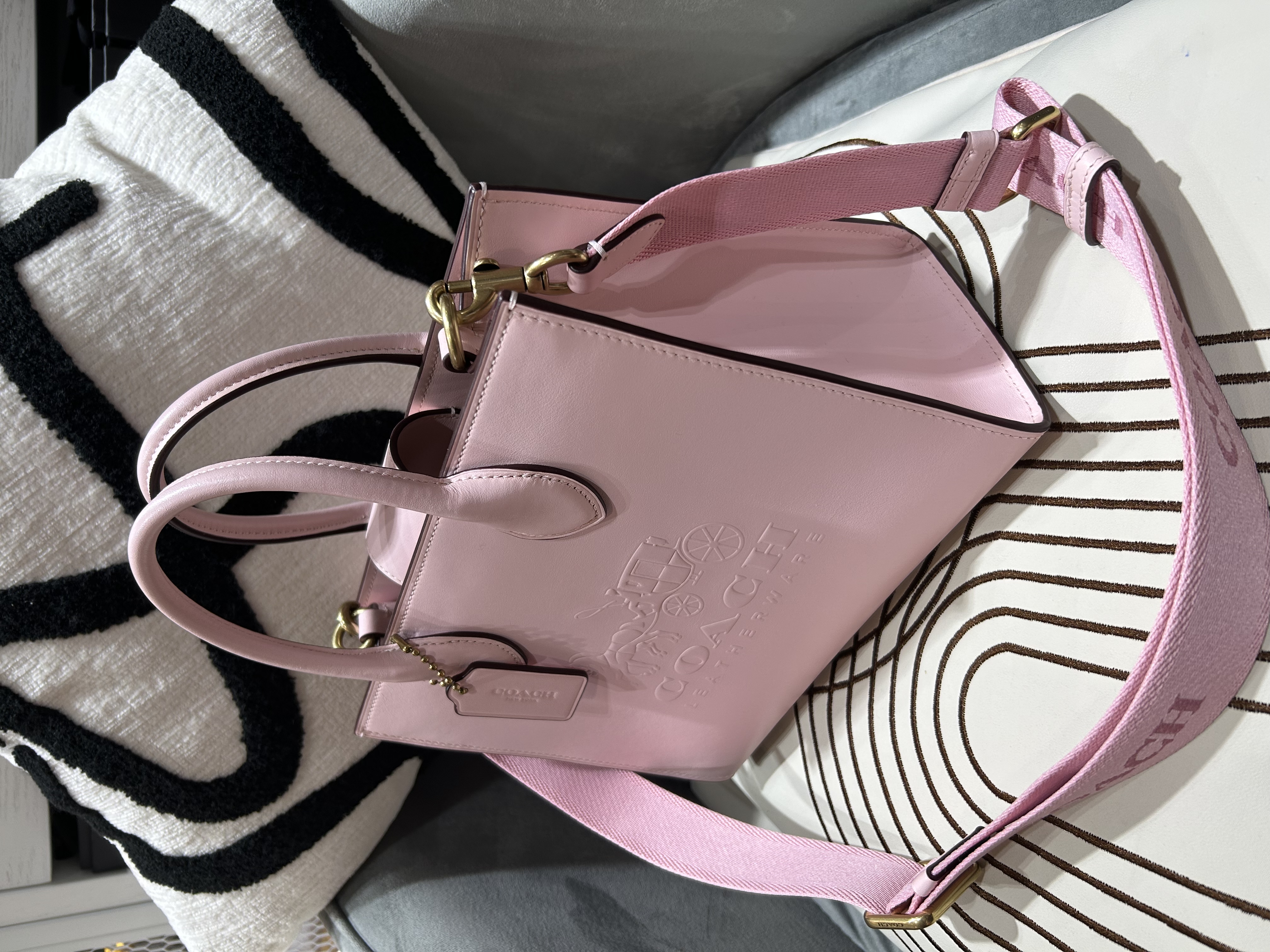 Coach ace 26 2way bag 100%Authentic ,unused ✅塵袋 ✨ 專門店售價$4500 📣 