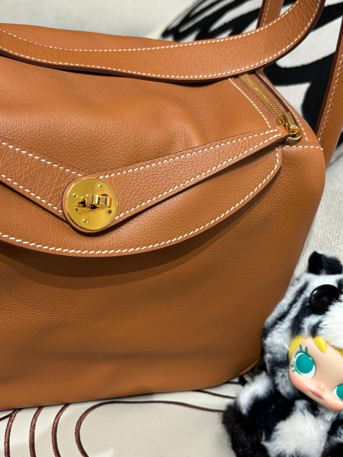 Hermes Lindy 30,STAMP D ,金金 W ercolor 牛皮 100%Authentic ,99%New ✅塵袋✅rain coat ✅box