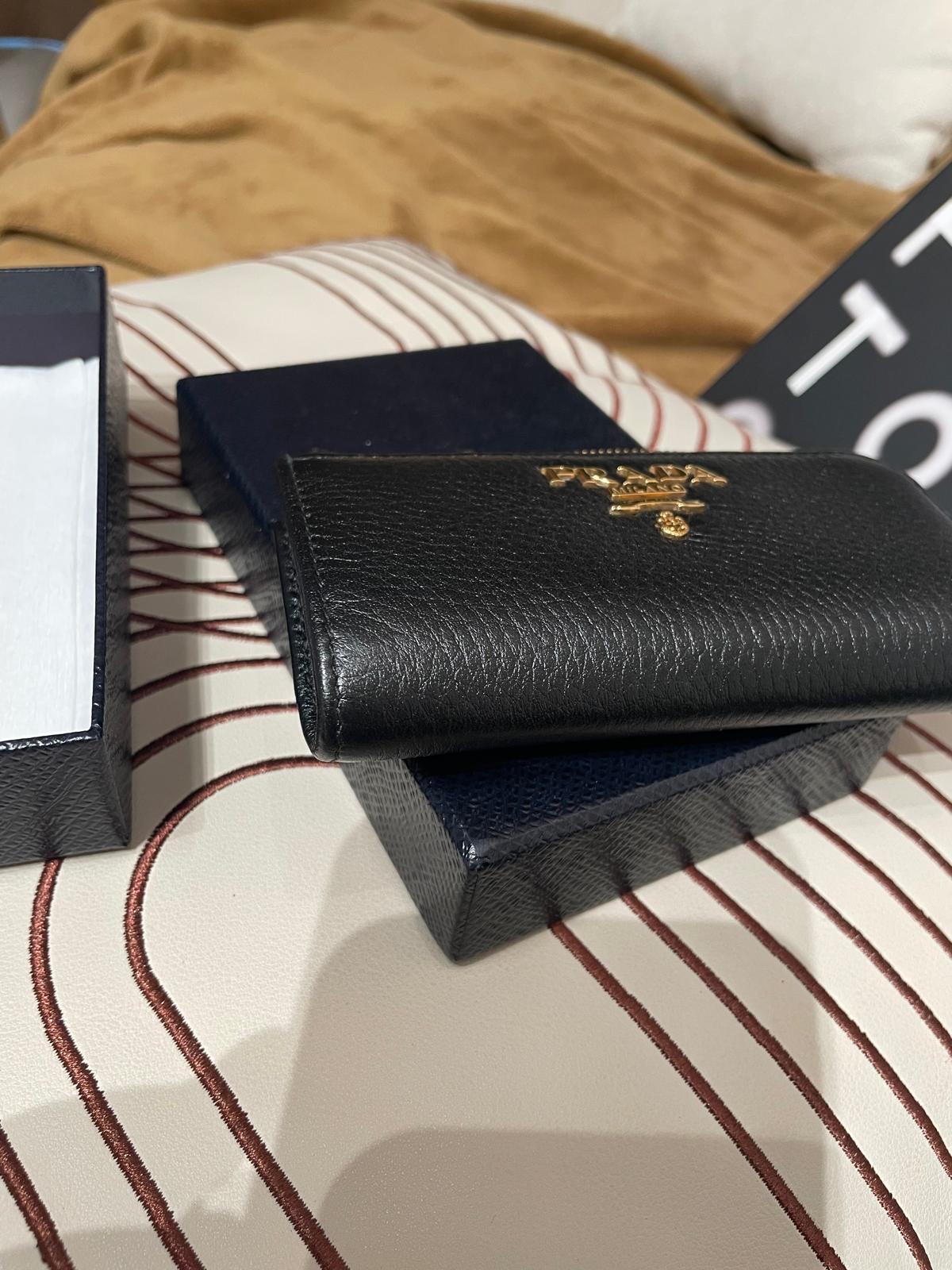 未使用品 PRADA Key Holder Pouch Wallet 黑金牛皮 100%Authentic,unused ✅BOX