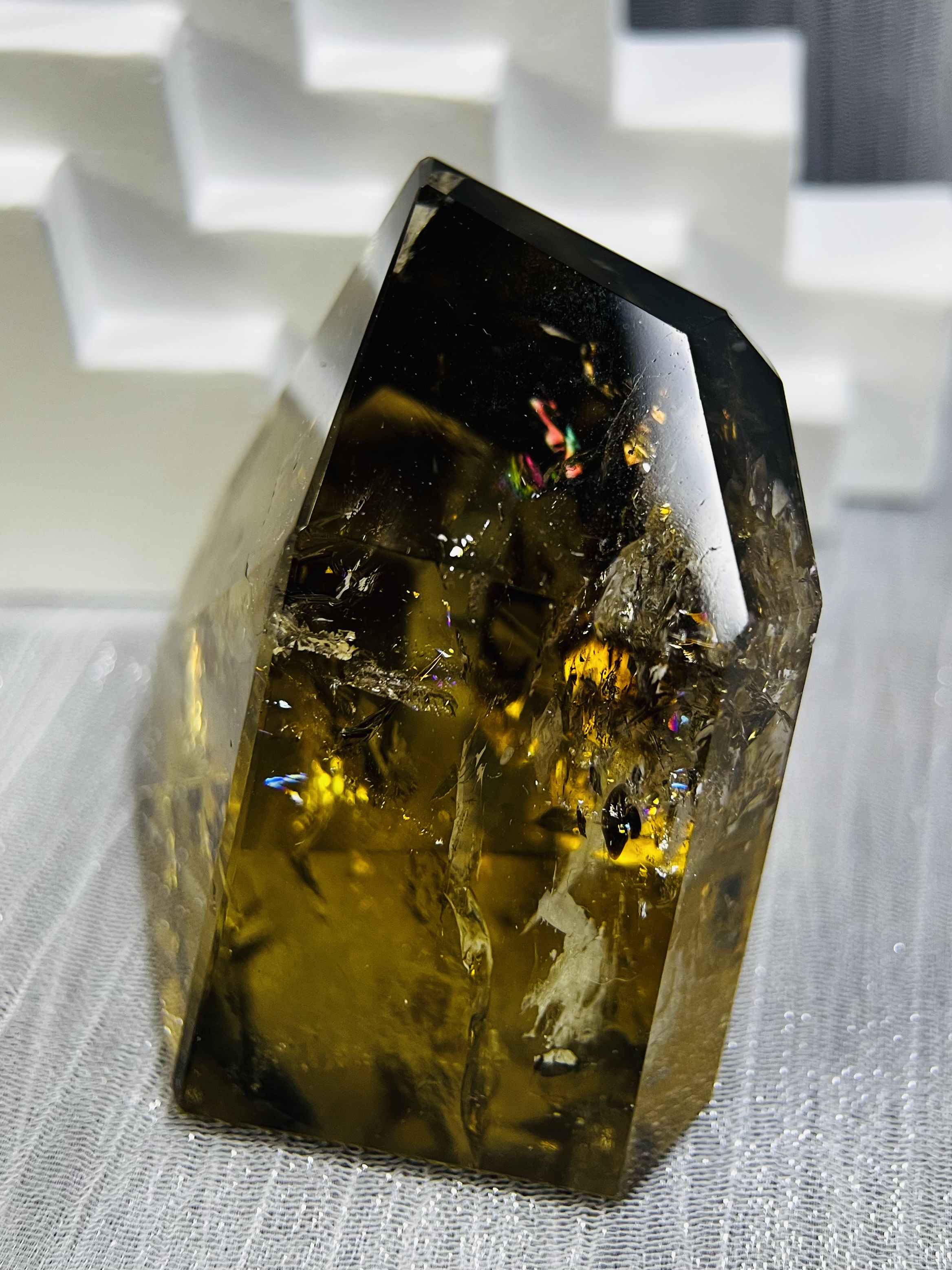 29RA170原石擺件｜茶黃阿賽｜帶彩虹🌈