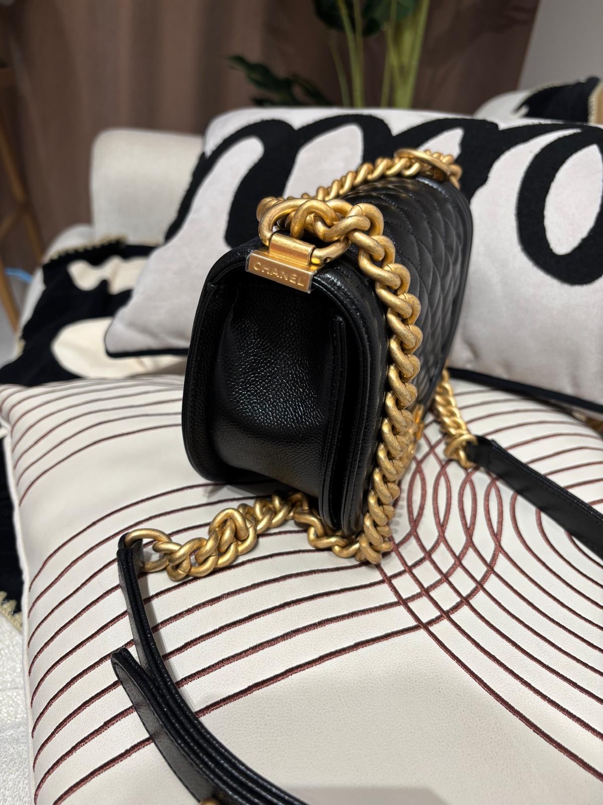 Chanel Boy Chain Shoulder Bag AS3186 黑色粒紋牛皮半圓boy 100%Authentic, 98%new ✅晶片✅防塵袋✅盒