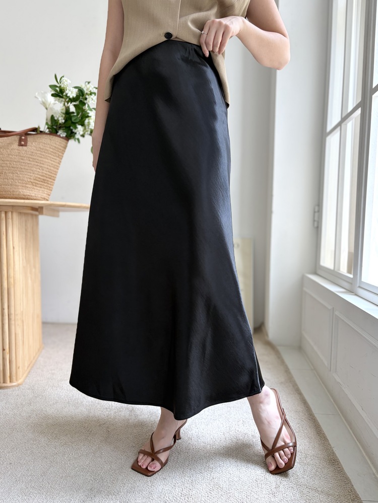 Satin Structured Skirt (Black)