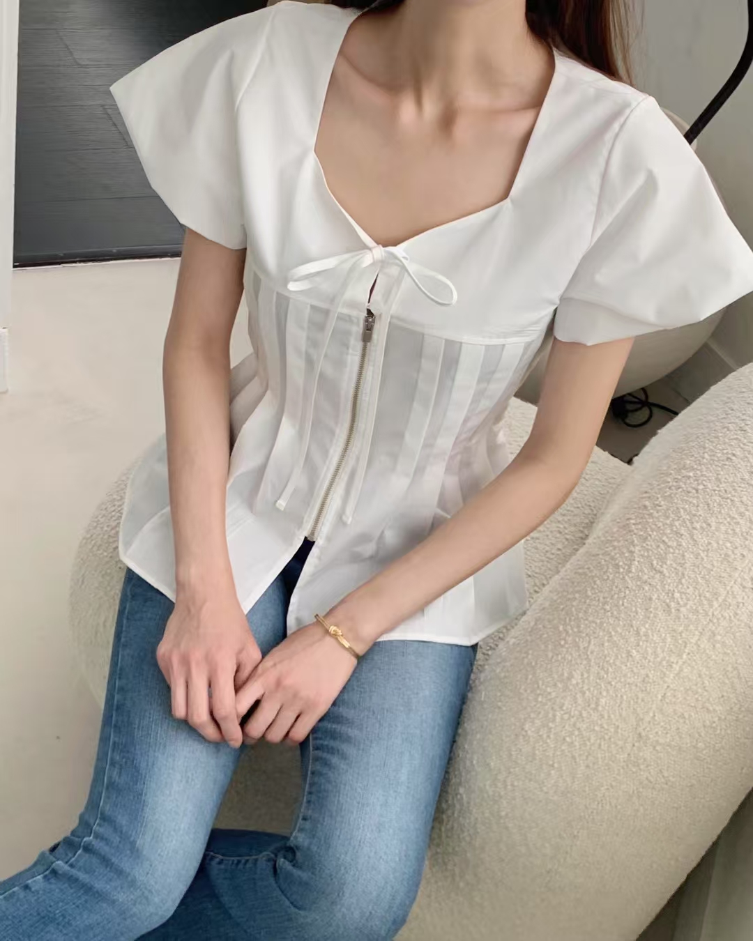 Pleated Peplum Top with Bow Tie and Front Zipper ‖ 蝴蝶结V领拉链压褶收腰上衣 KR01139204