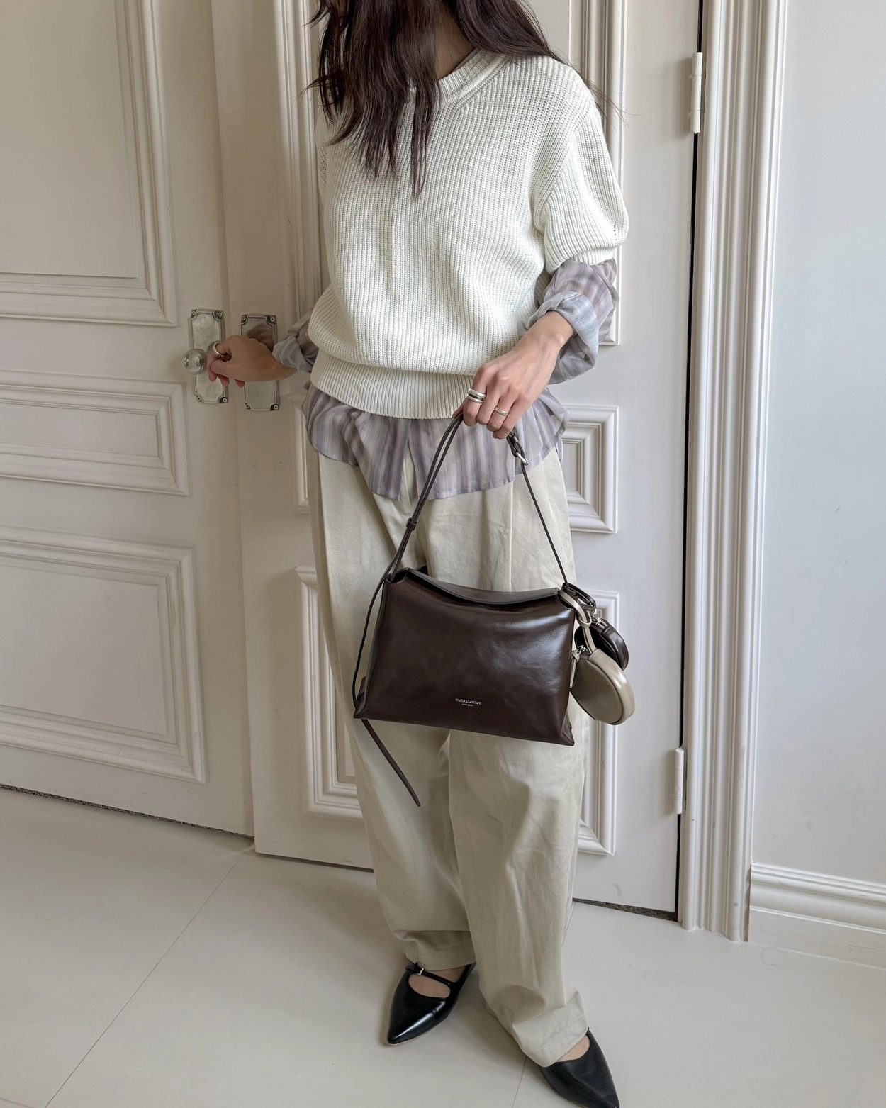 【26SS新皮】預訂_牛皮亮面 Bread bag 磁吸枕頭包 (M) By Bucks & leather