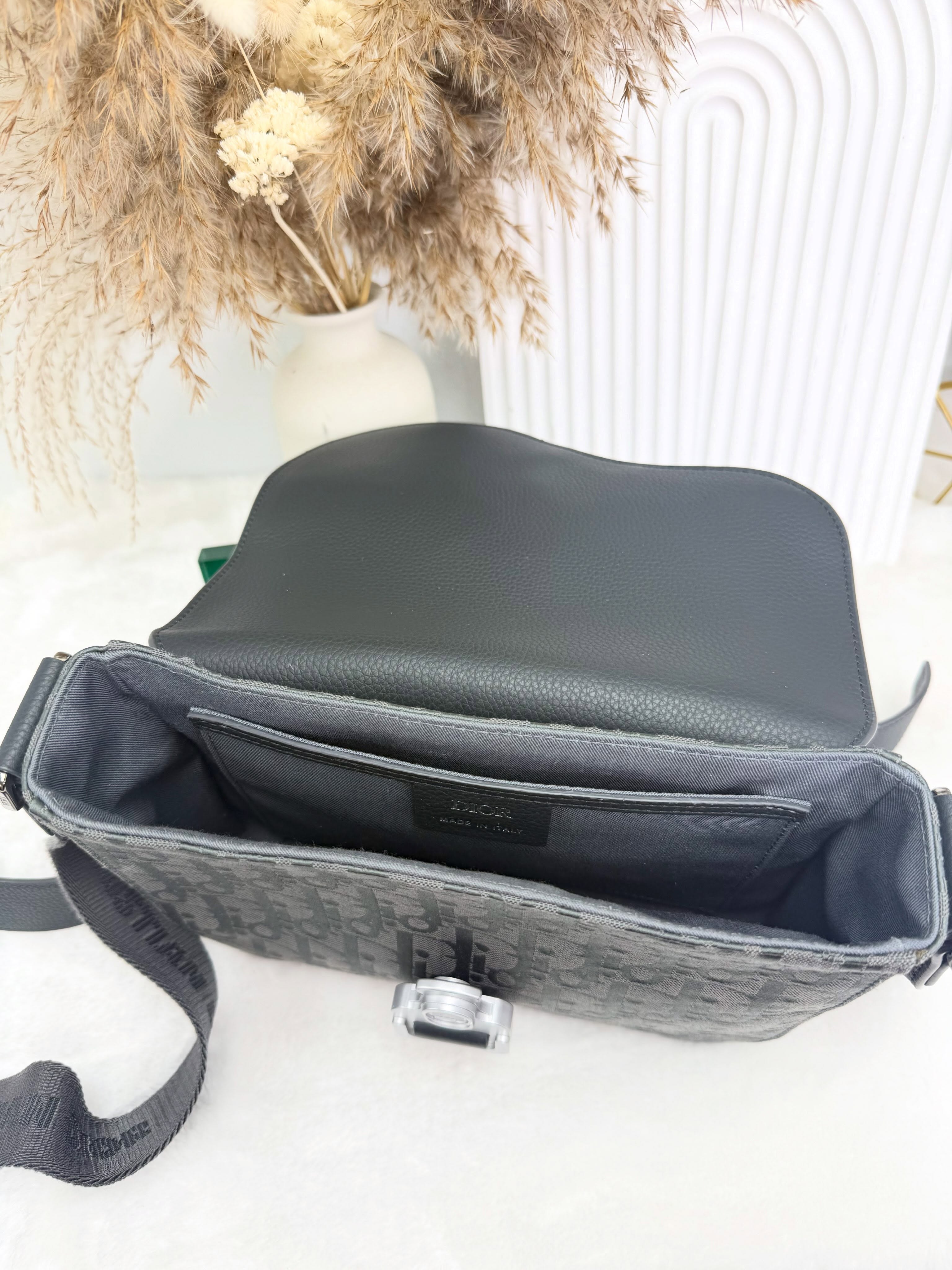 Dior👜 PRE OWNED 🛍️💙灰黑老花郵差包 tu size 全套有單 🖤