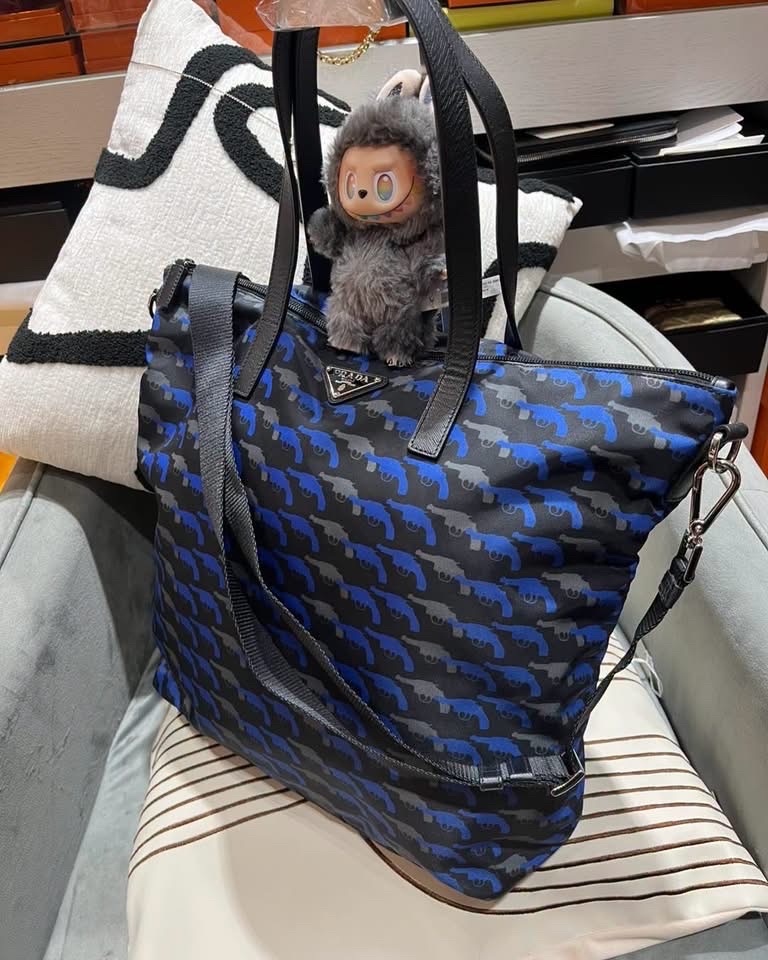 Prada nylon 2way bag with strap Guns 100%Authentic,95%new ✅長肩帶  ✅防塵袋