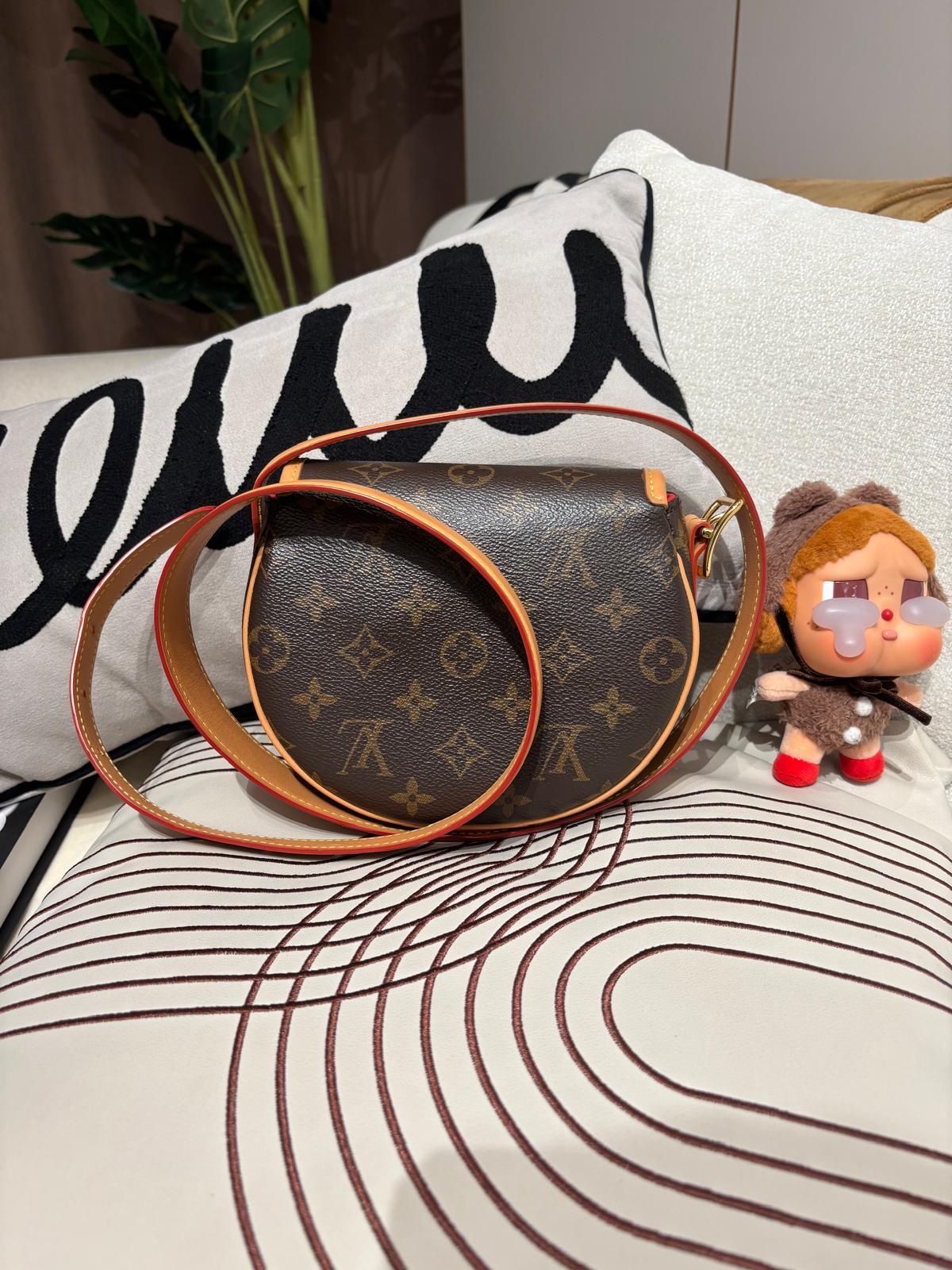 Lv tambourine crossbody bag 100%Authentic ,95%new✅dust bag